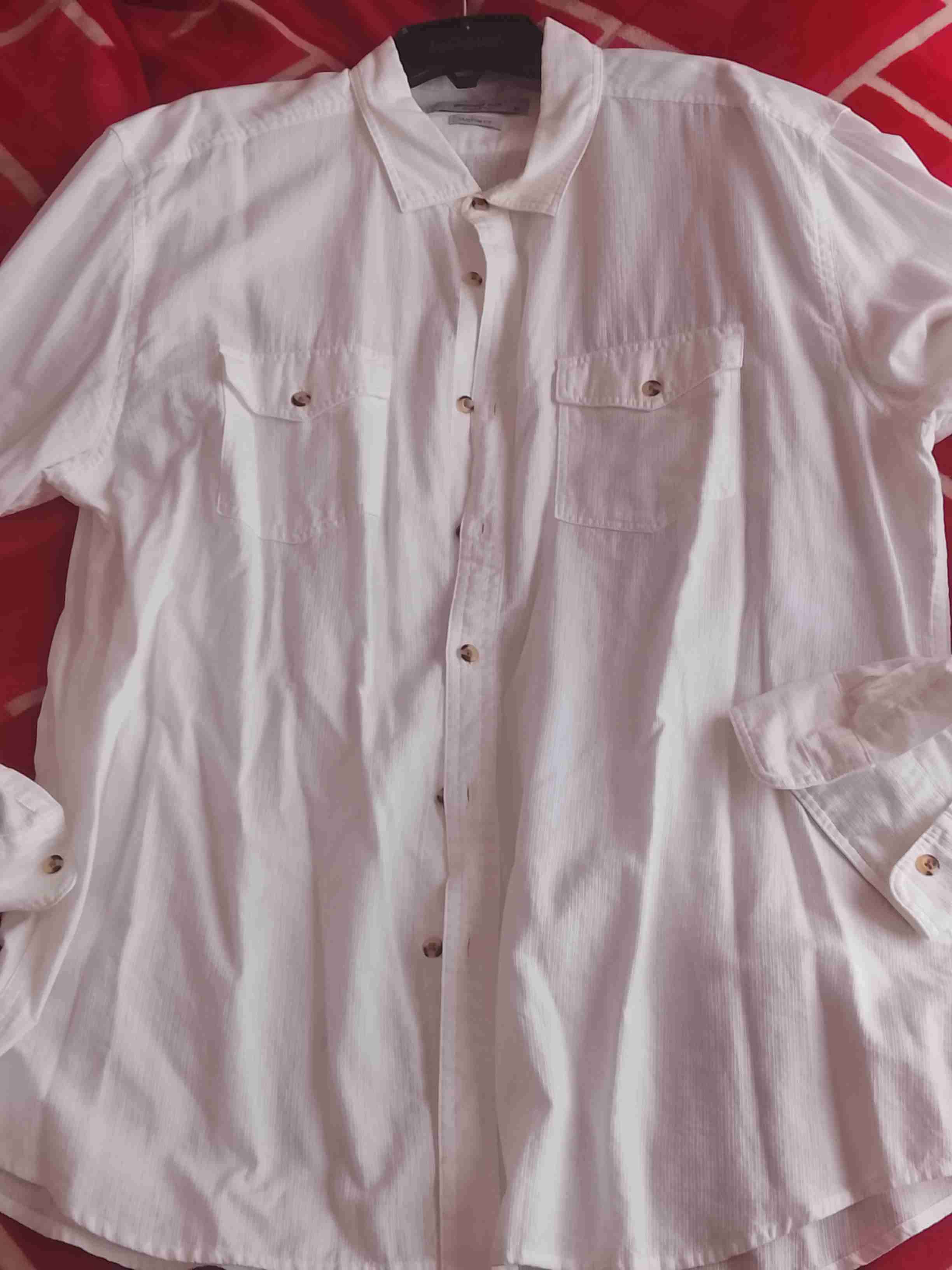 Camisa blanca de hombre