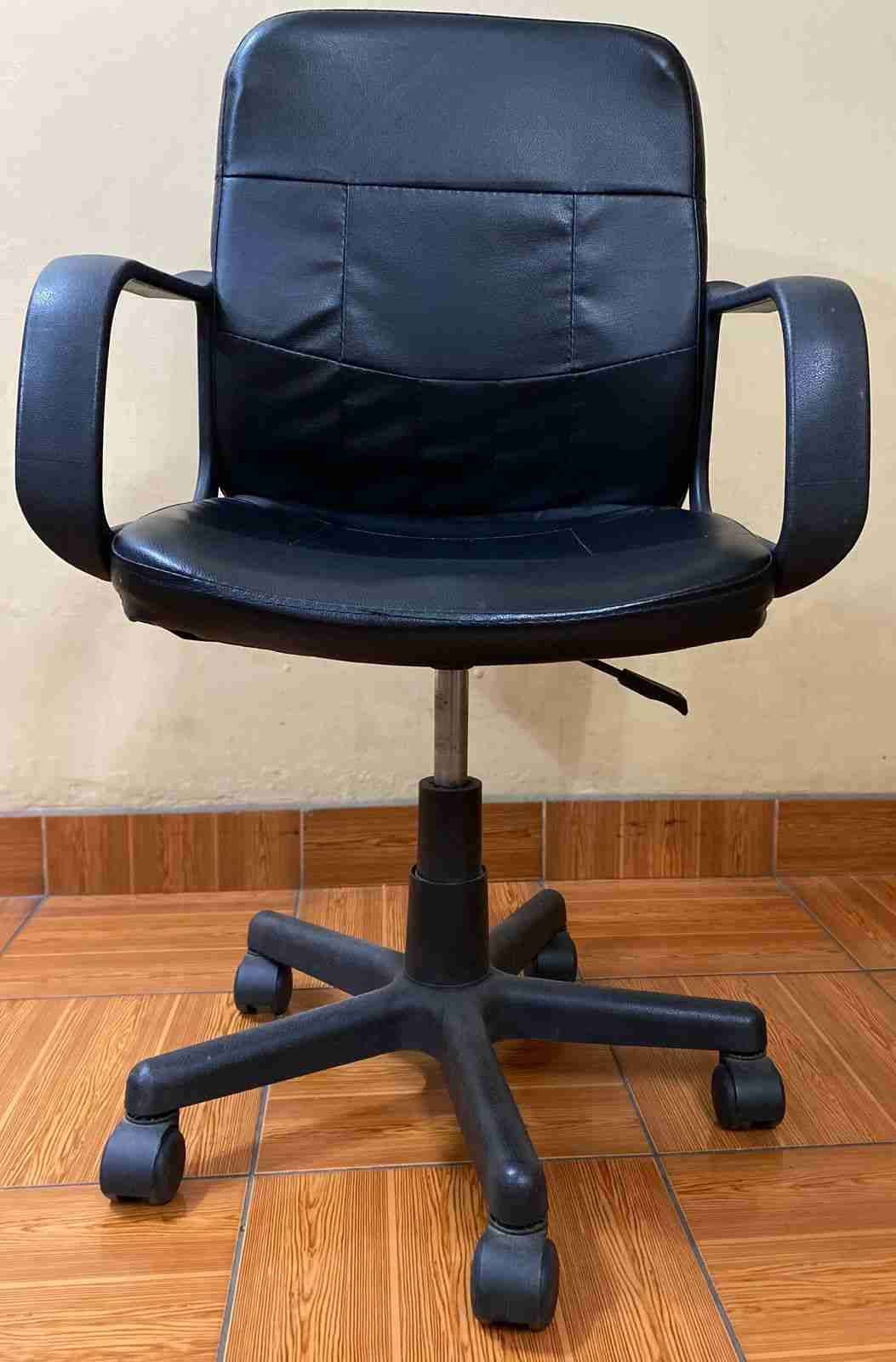 Silla de oficina negra - miniatura 2