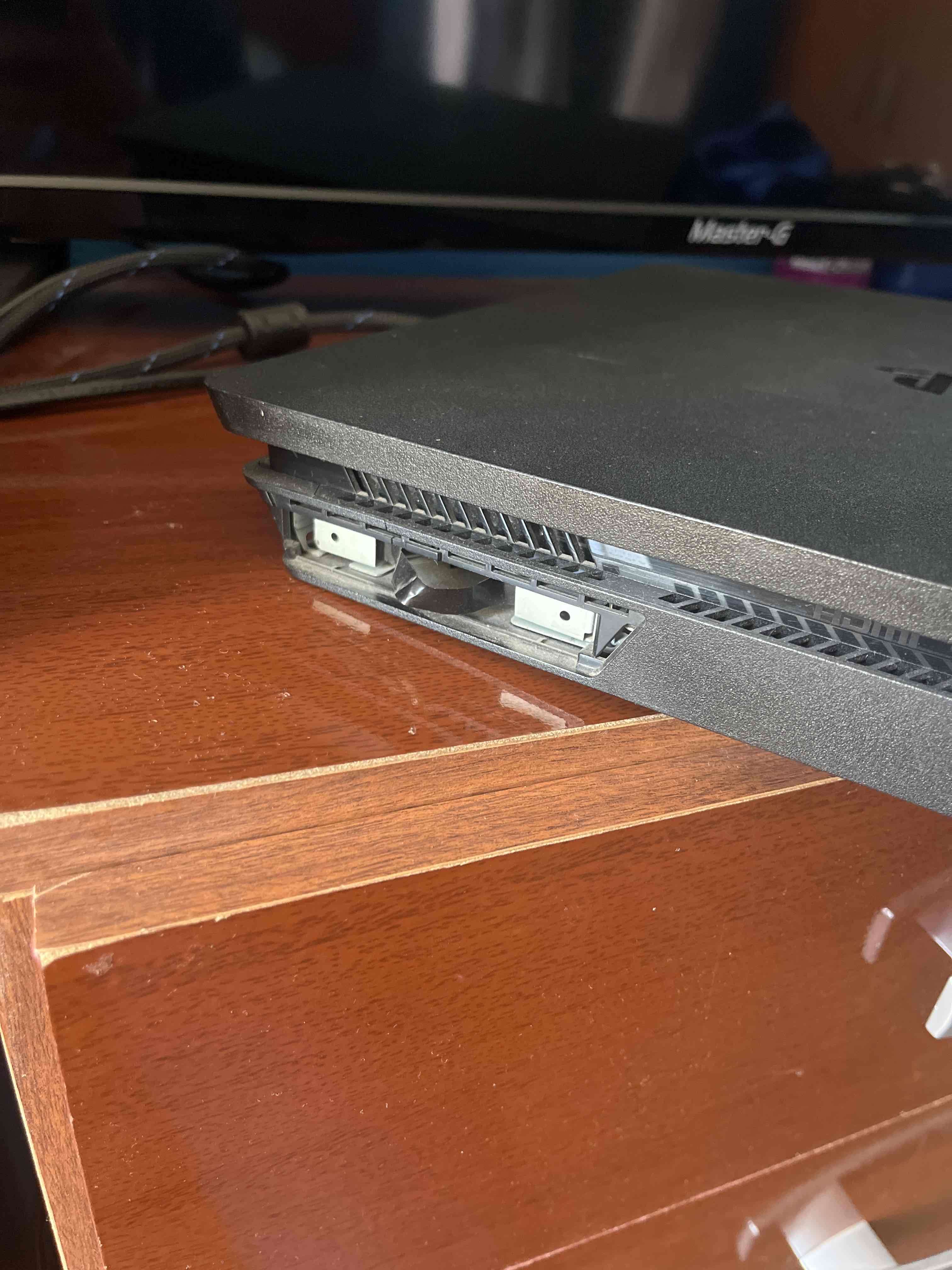 PS4 slim. Se le puso SSD 1 Terabyte - miniatura 3