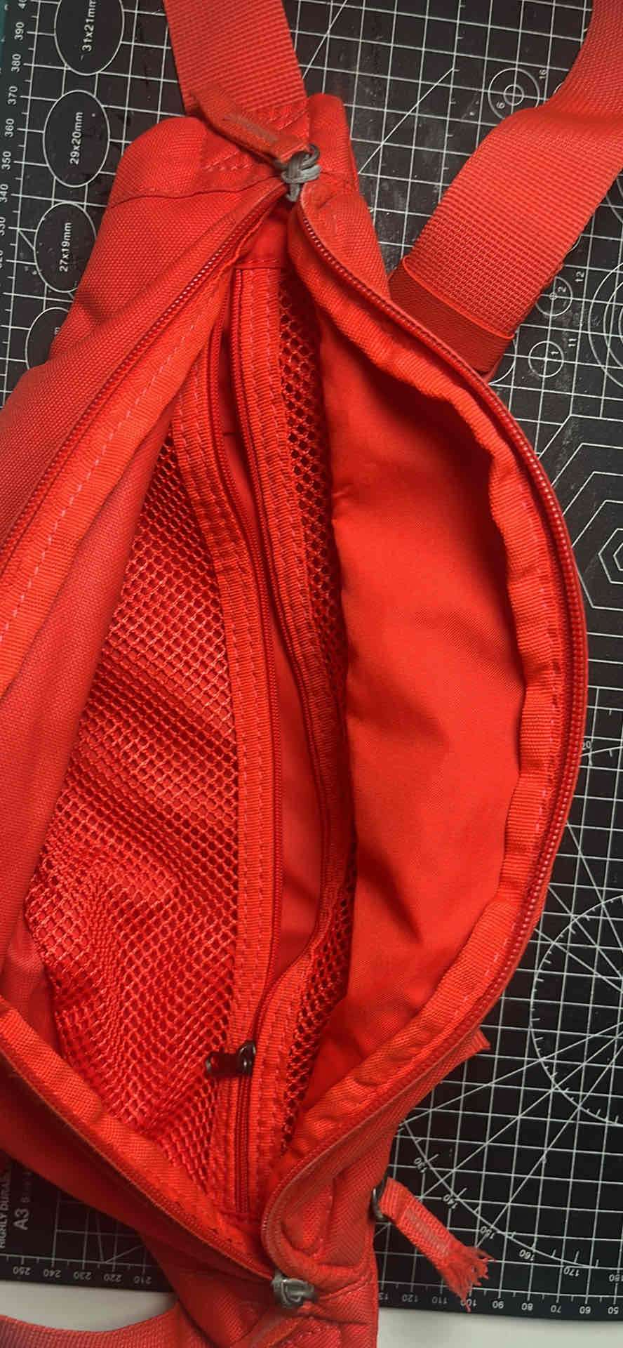 Banano rojo Nike - miniatura 3