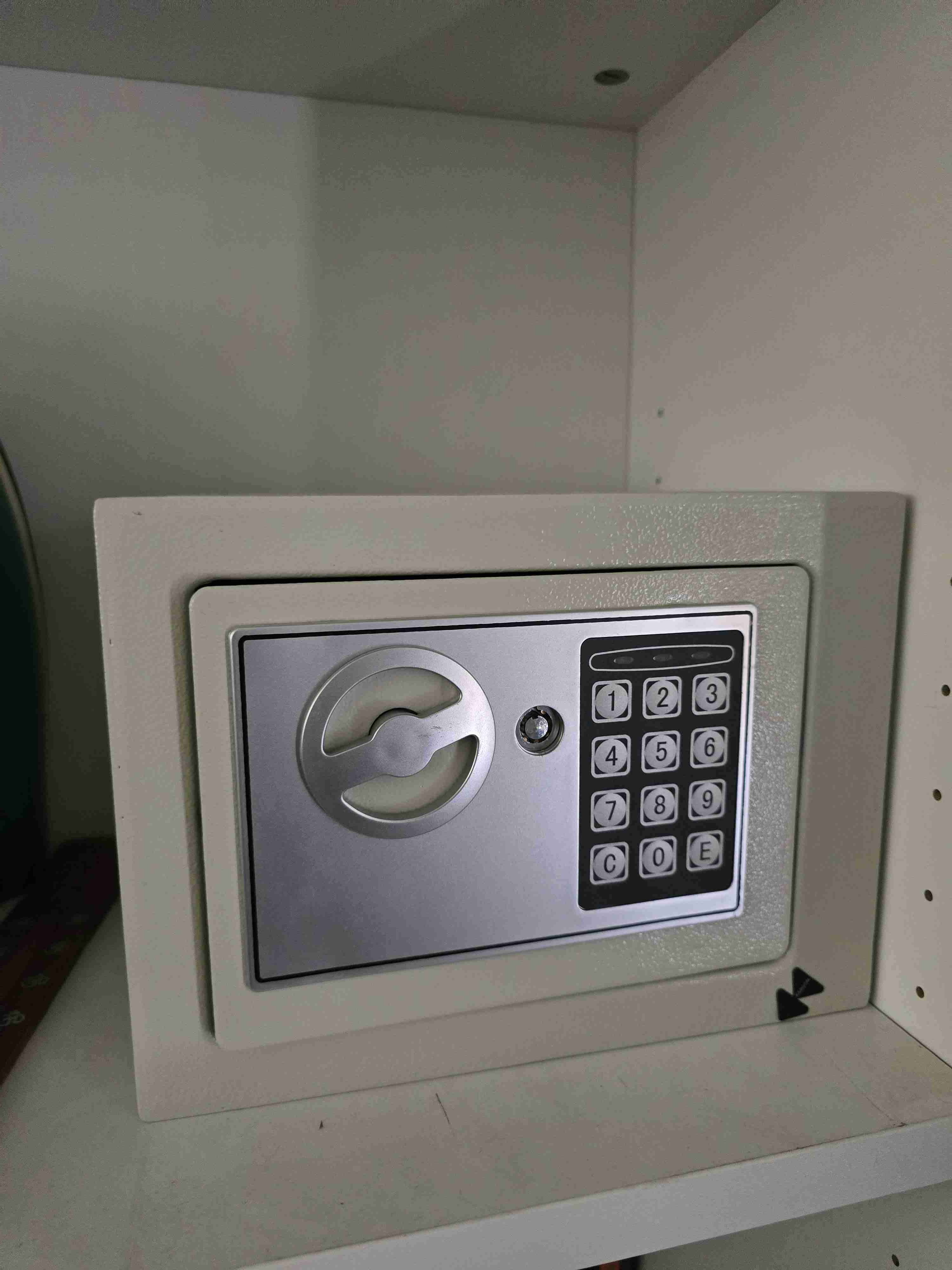 Caja fuerte digital compacta