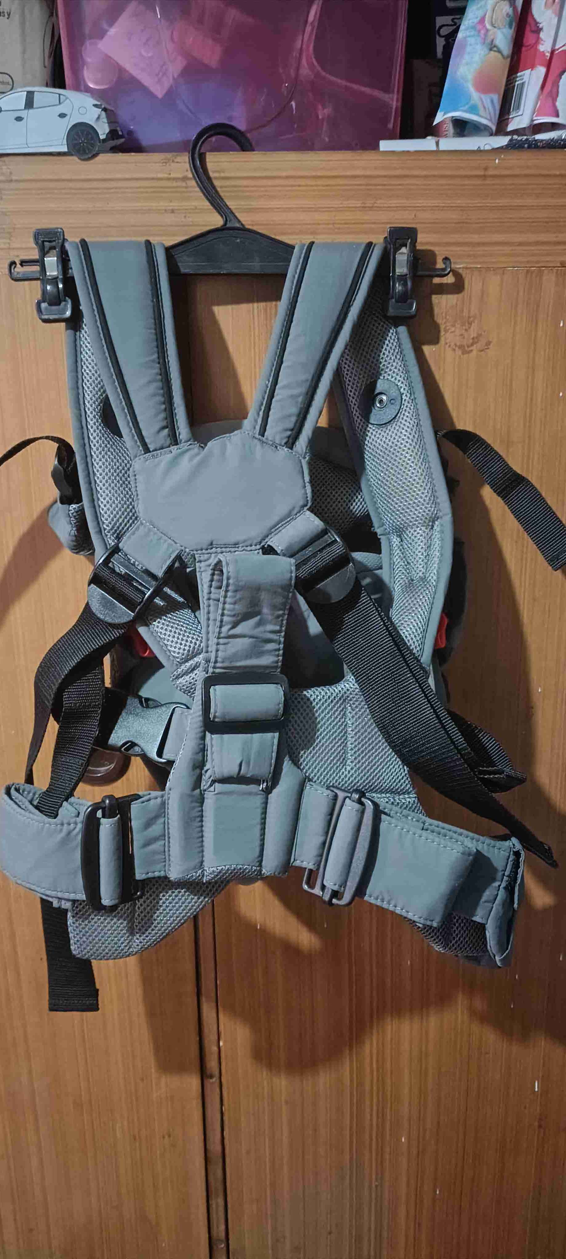 Mochila porta bebé gris resistente - miniatura 2