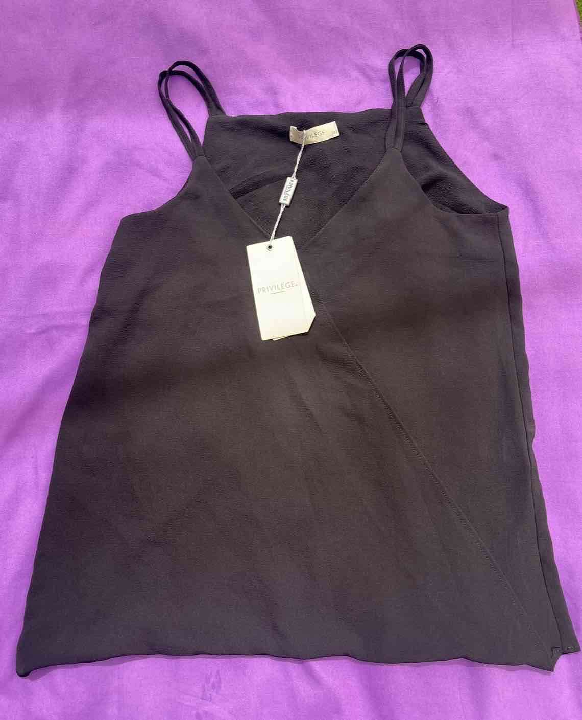 Blusa negra con tirantes