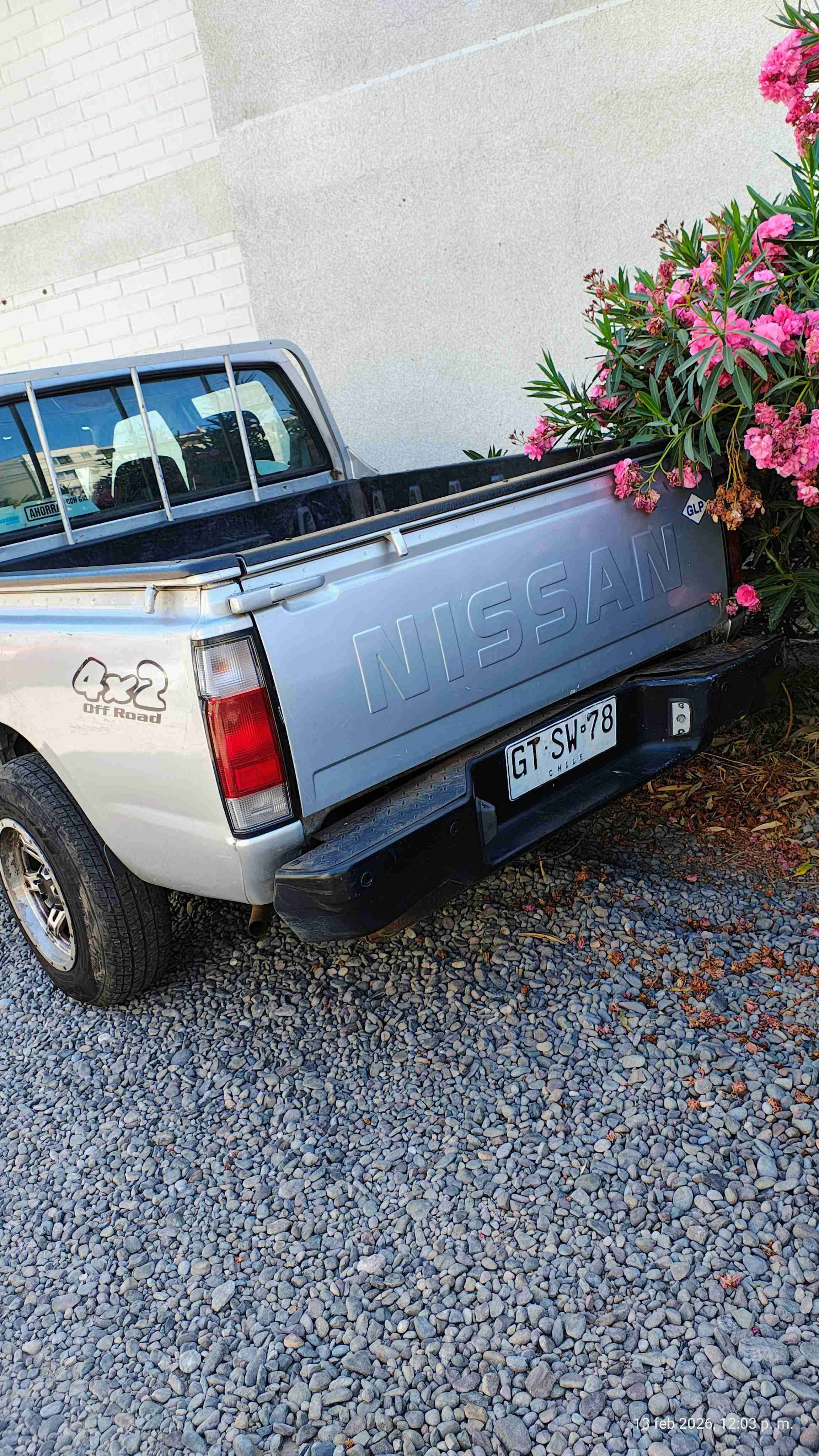 Camioneta Nissan Terrano gris Glp y Bencina - miniatura 2