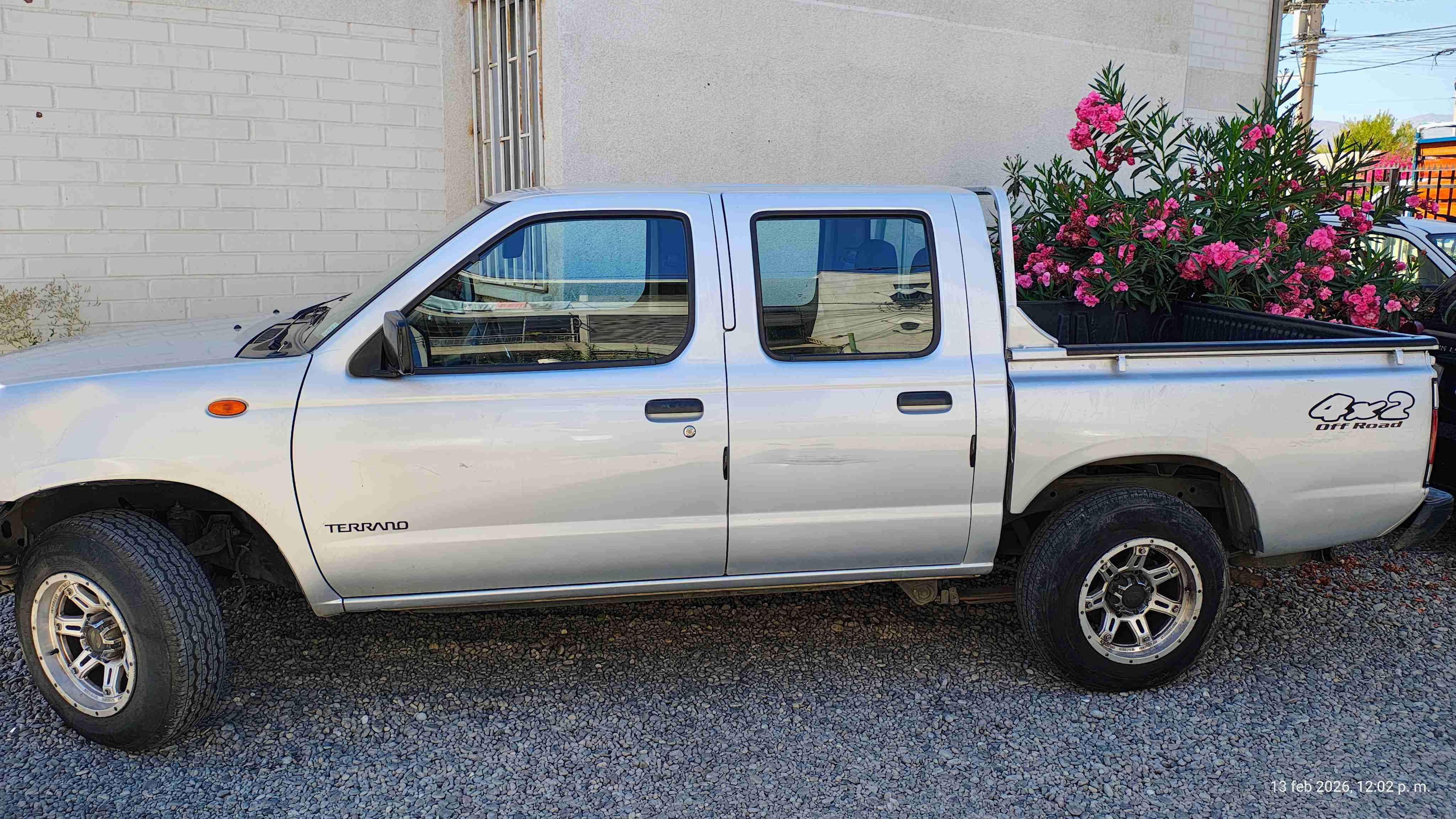 Camioneta Nissan Terrano gris Glp y Bencina - miniatura 3