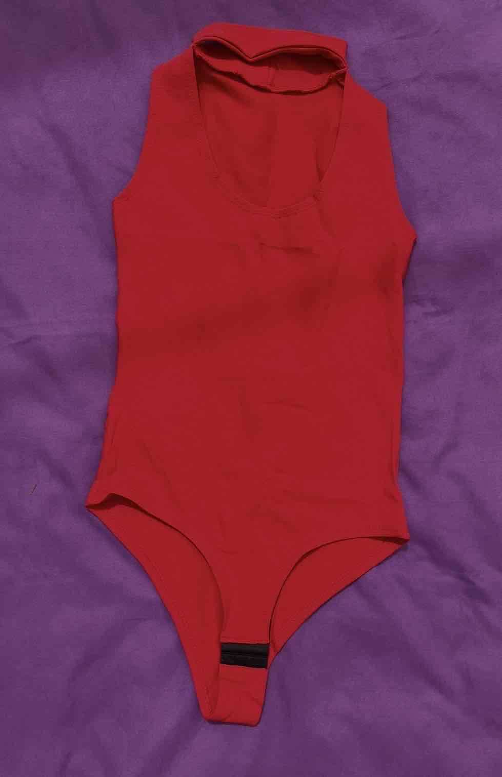 Body rojo sin mangas