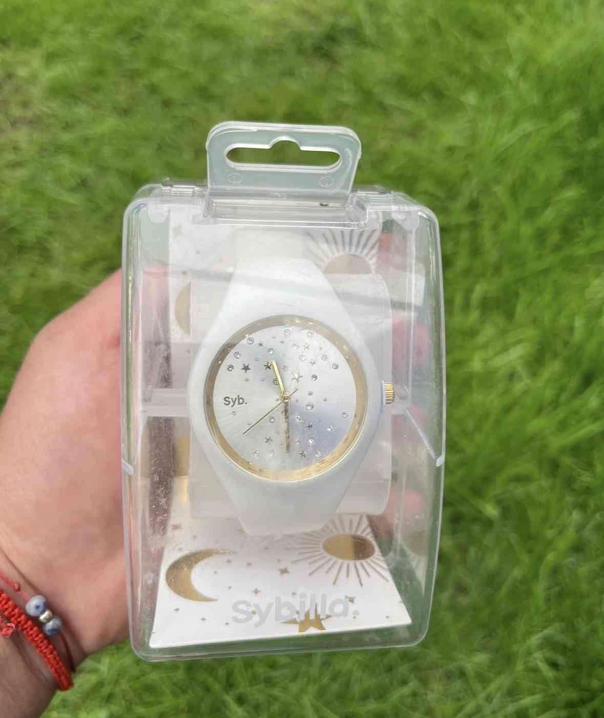 Reloj blanco con estuche - miniatura 2