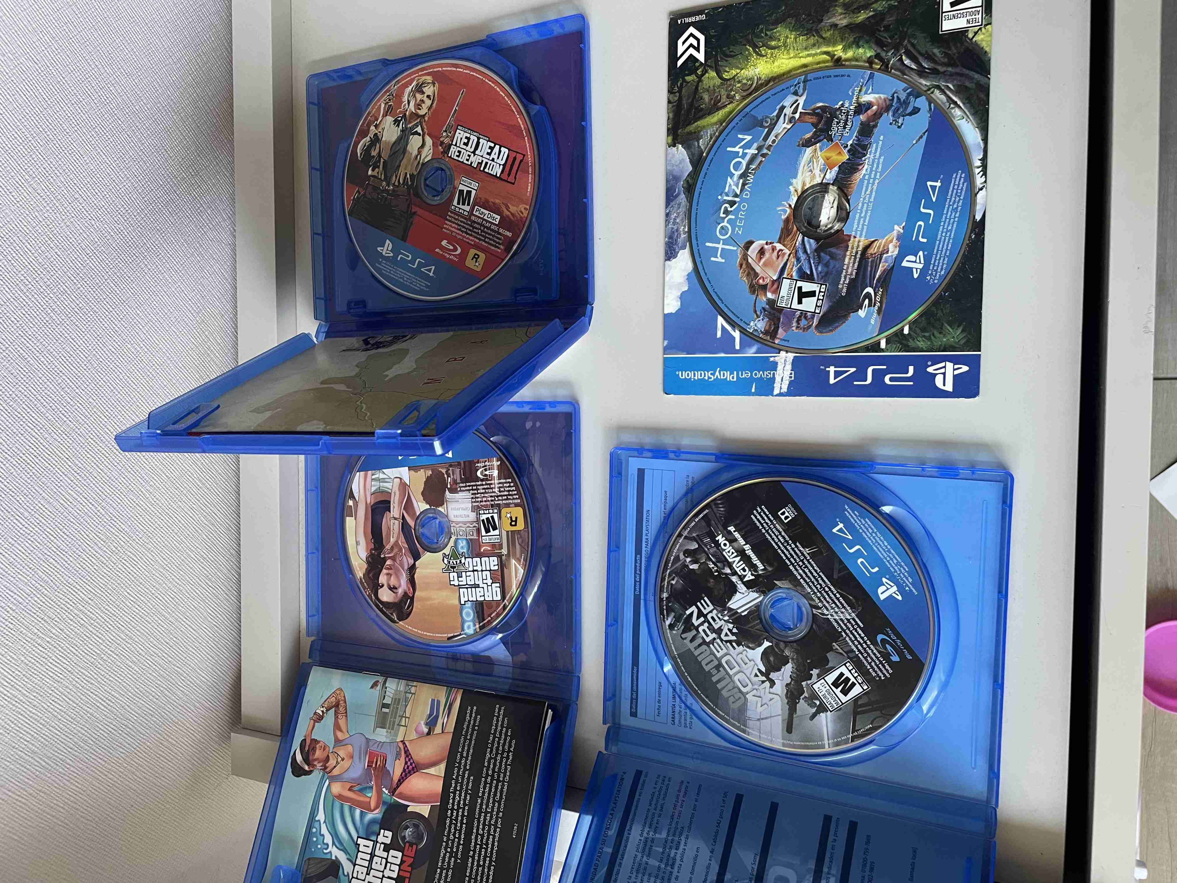 Consola PS4 con control azul - miniatura 4