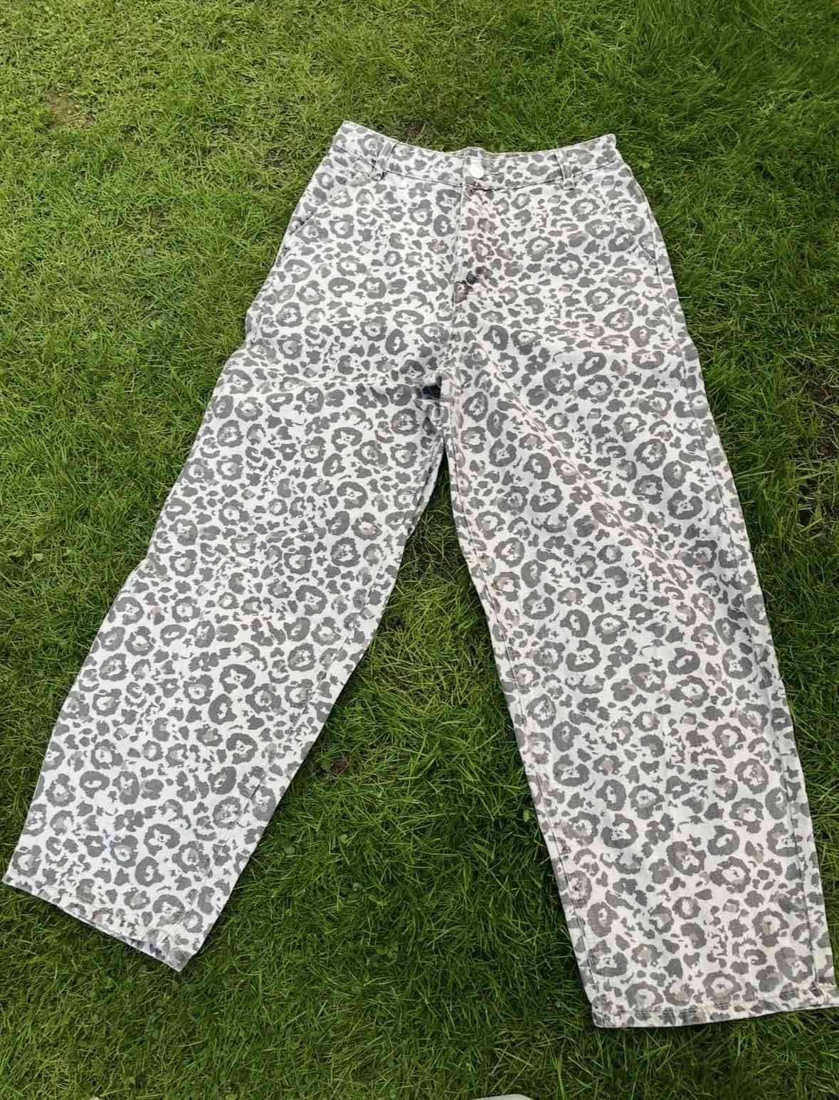 Pantalones estampados leopardo