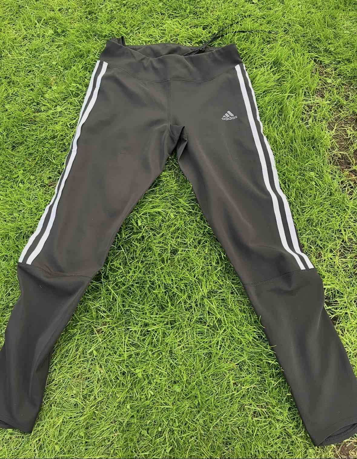 Calza 3/4 deportiva  negra Adidas