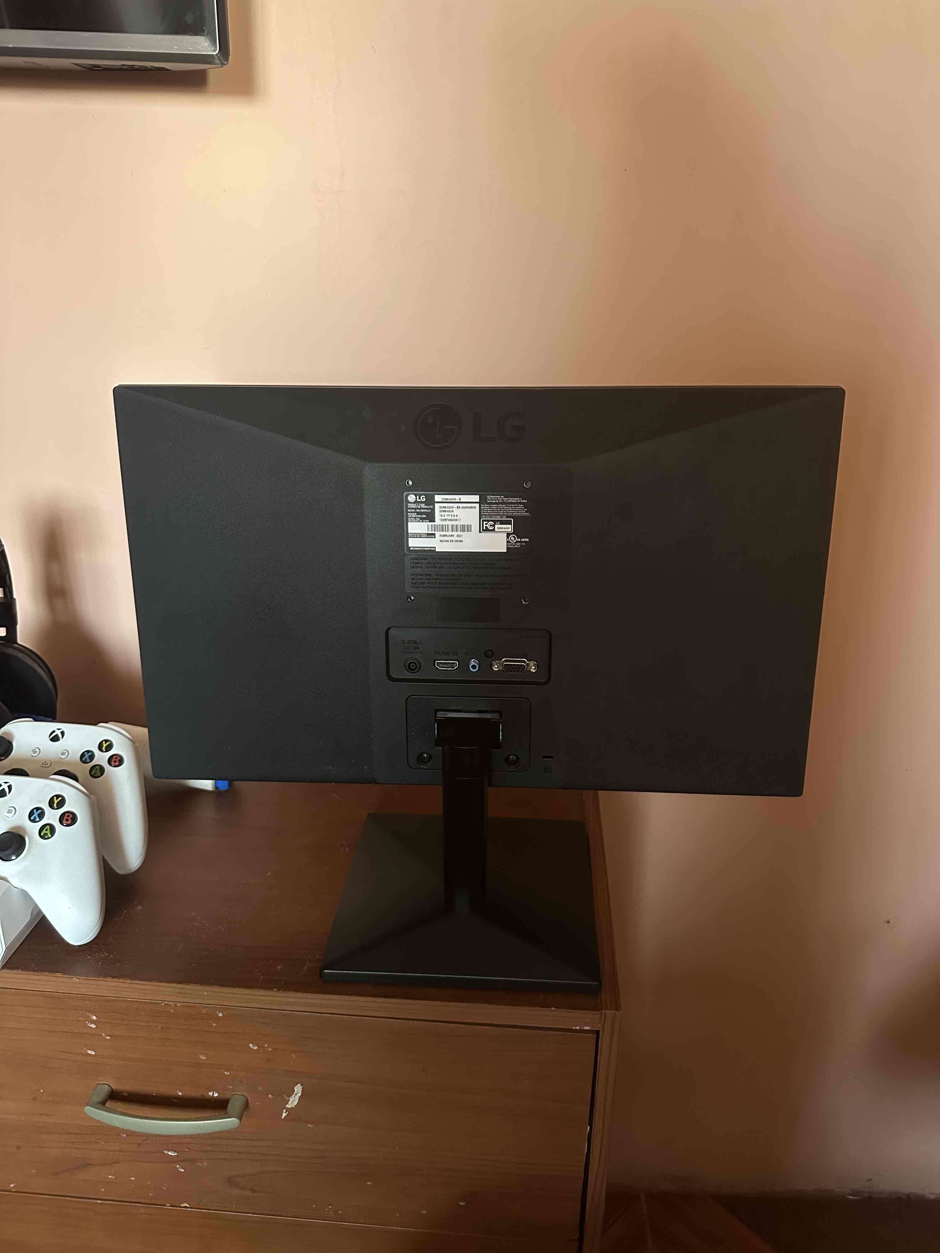 Monitor LG 20 pulgadas - miniatura 2