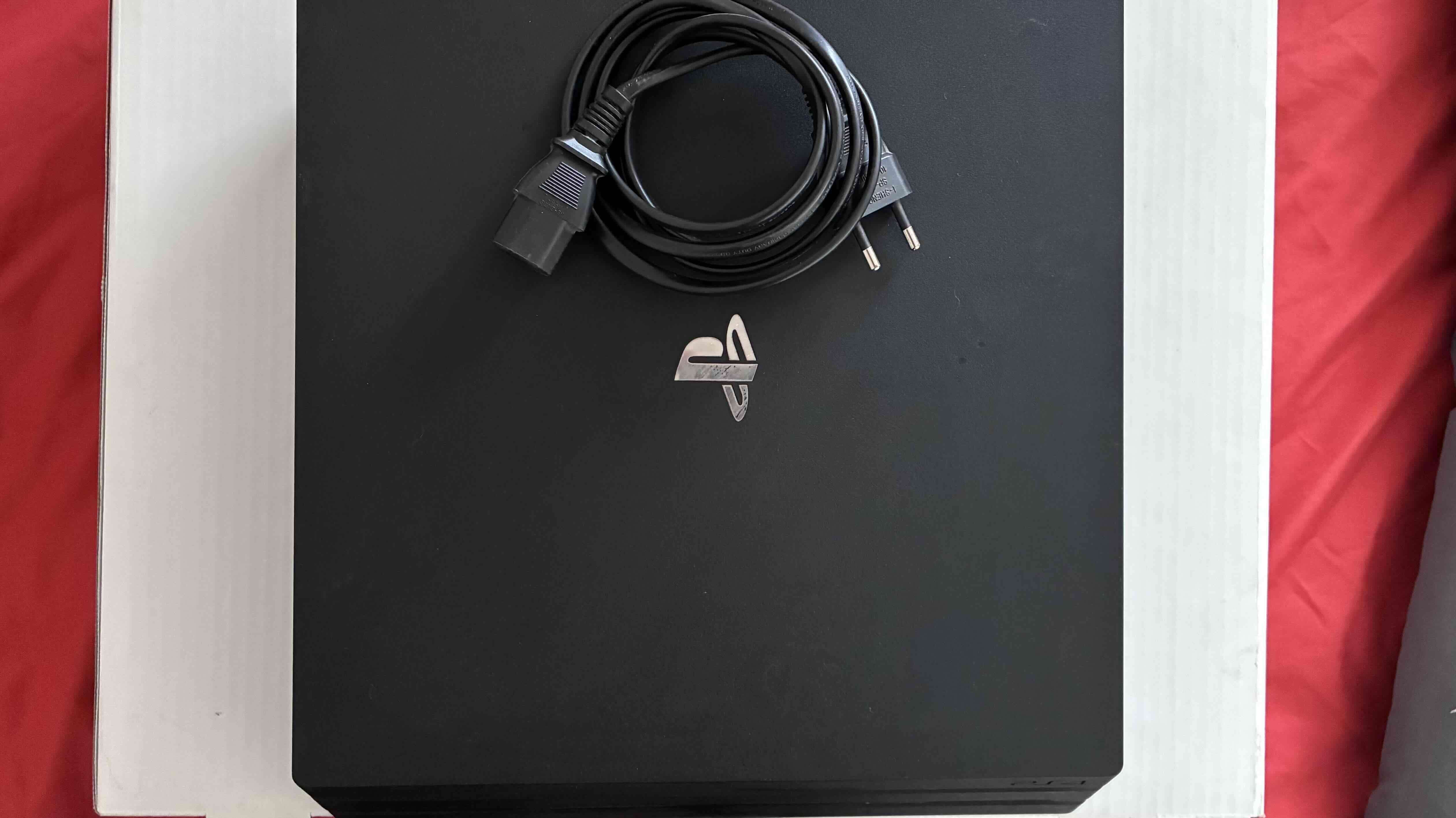 Consola PS4 Pro Sony usada - miniatura 3