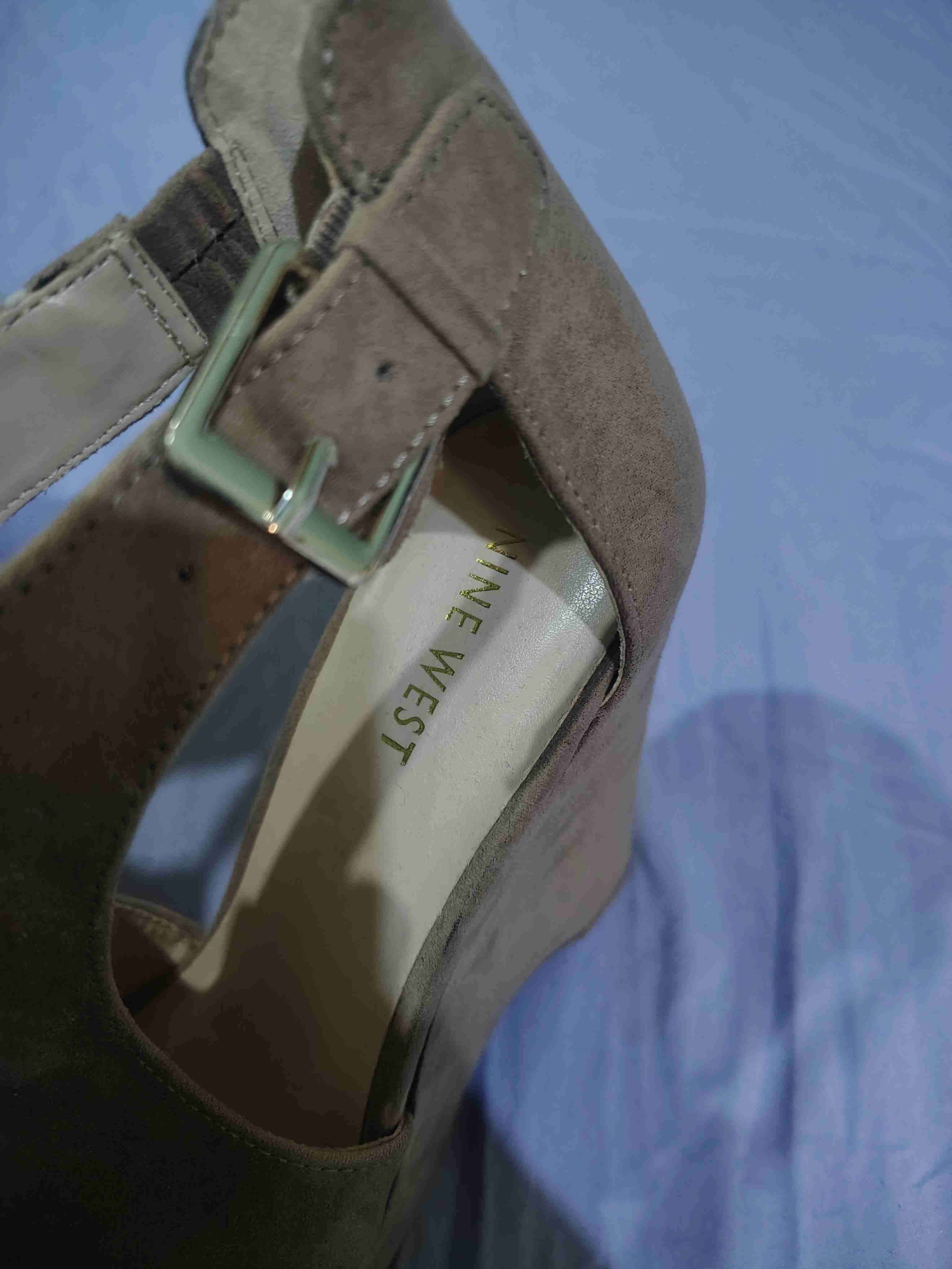 Sandalias Nine West de gamuza beige/marrón claro - miniatura 4