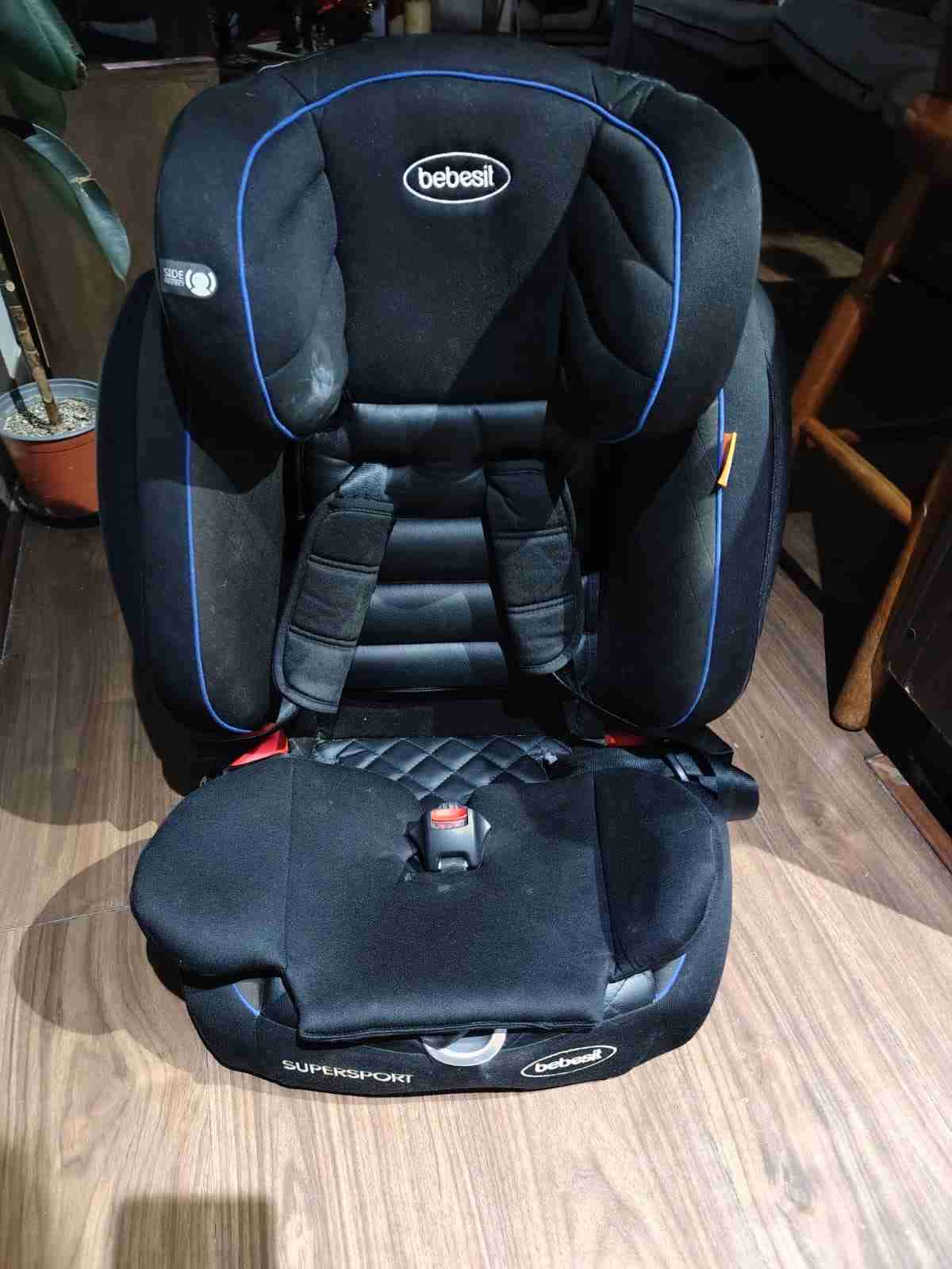 Silla de auto negra Bebesit