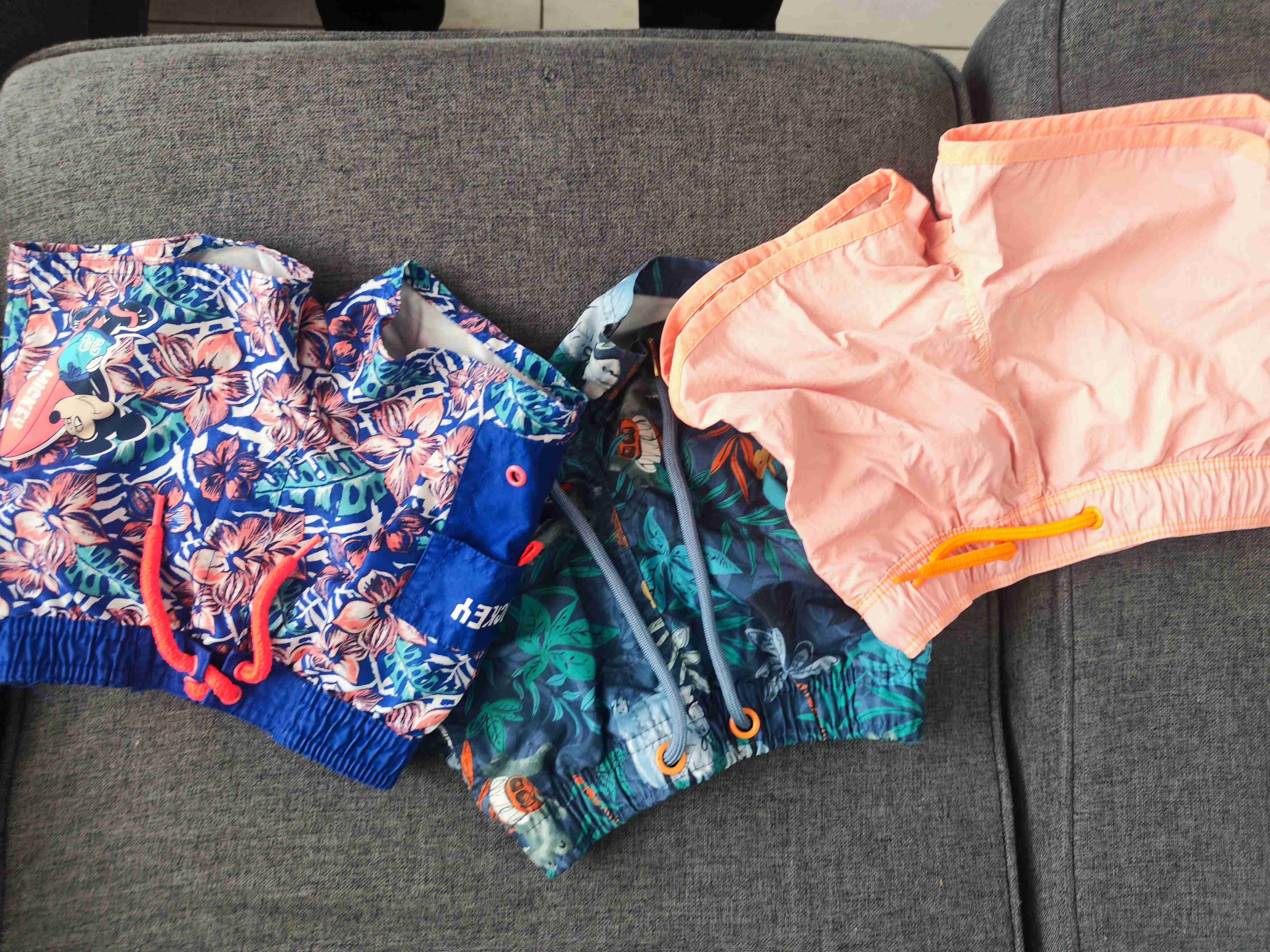 Trajes de baño infantiles coloridos