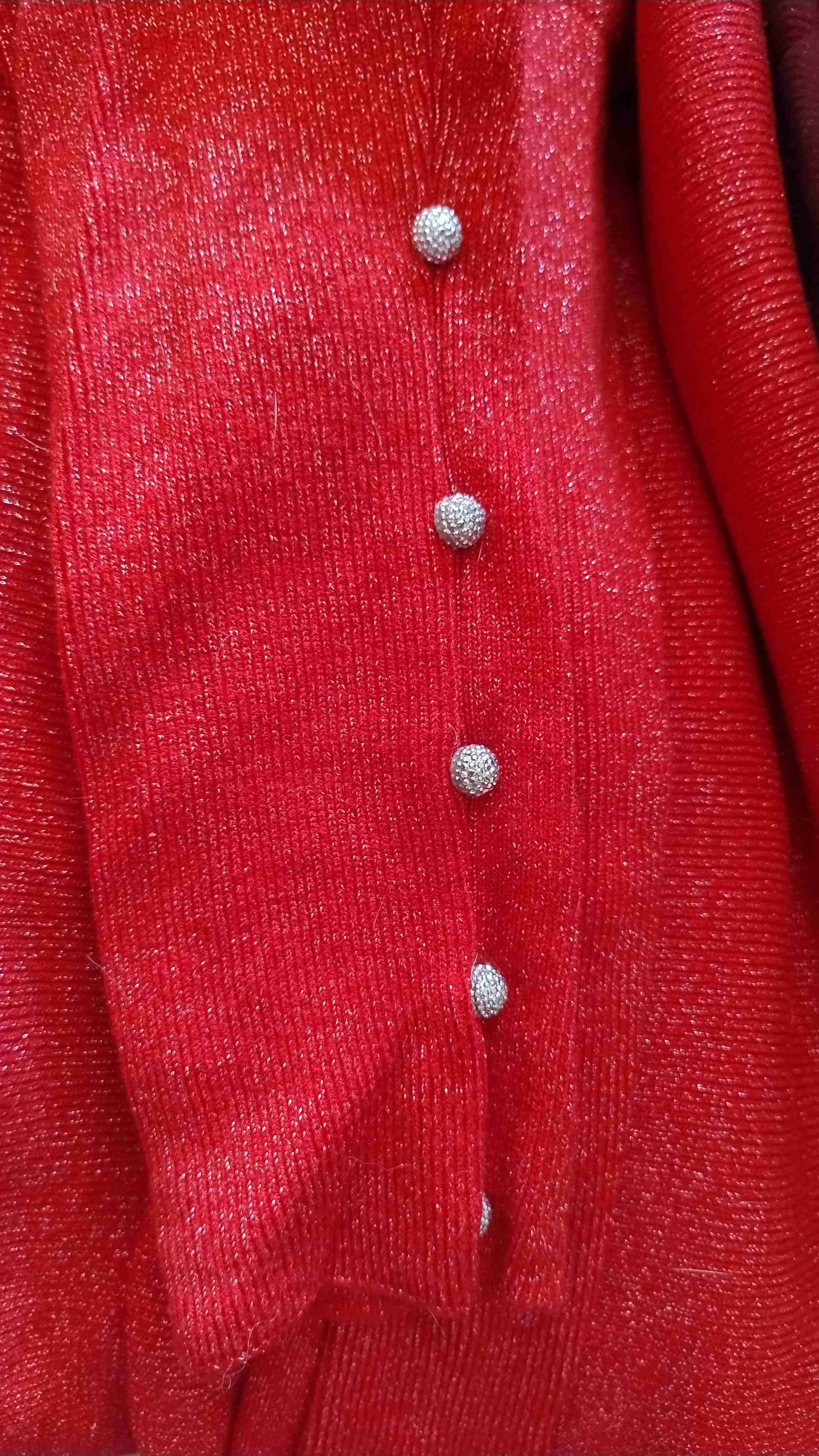 Sweatee rojo con bello detalle en mangas - miniatura 4