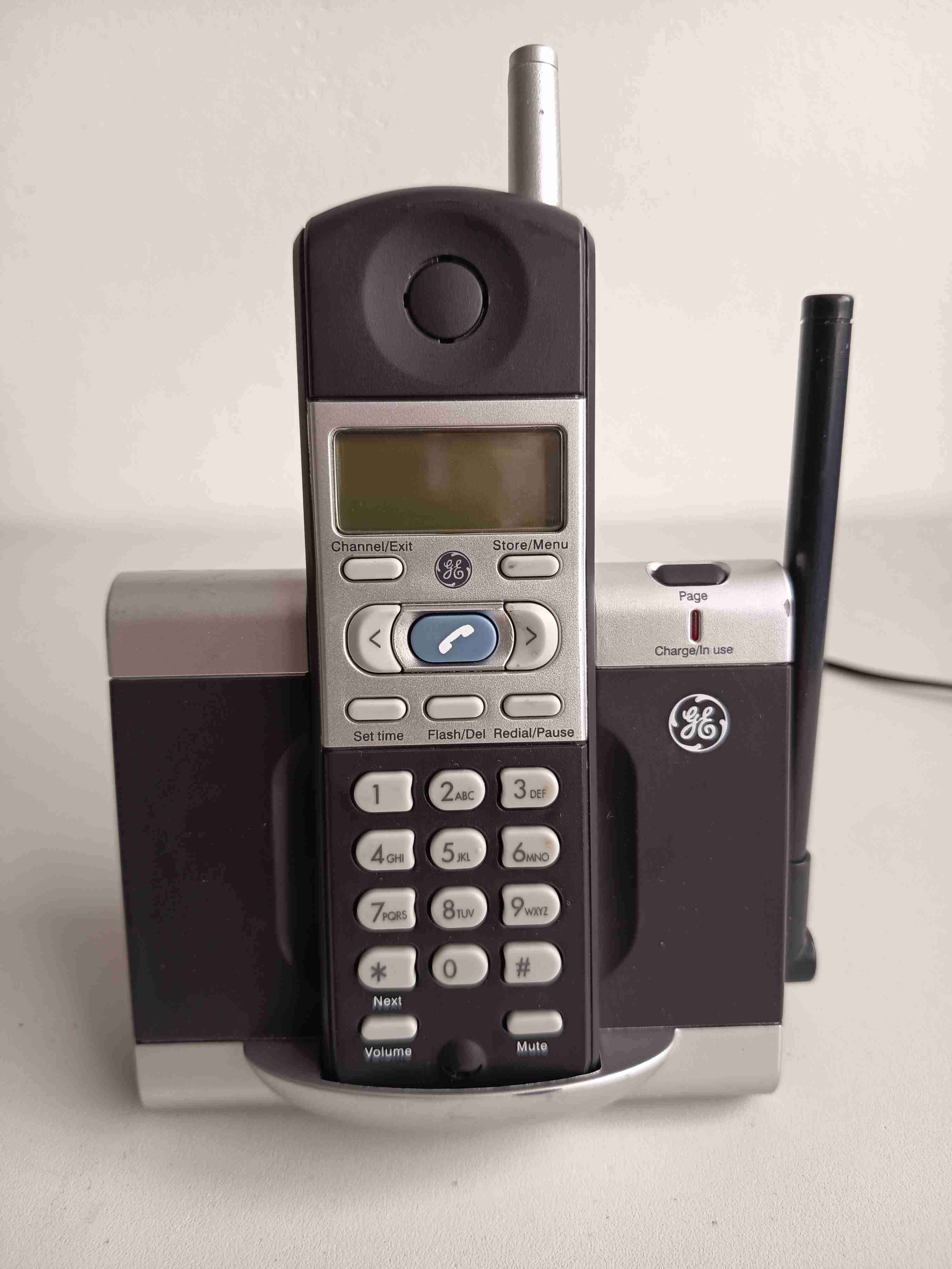 Teléfono inalámbrico con base GE - miniatura 3
