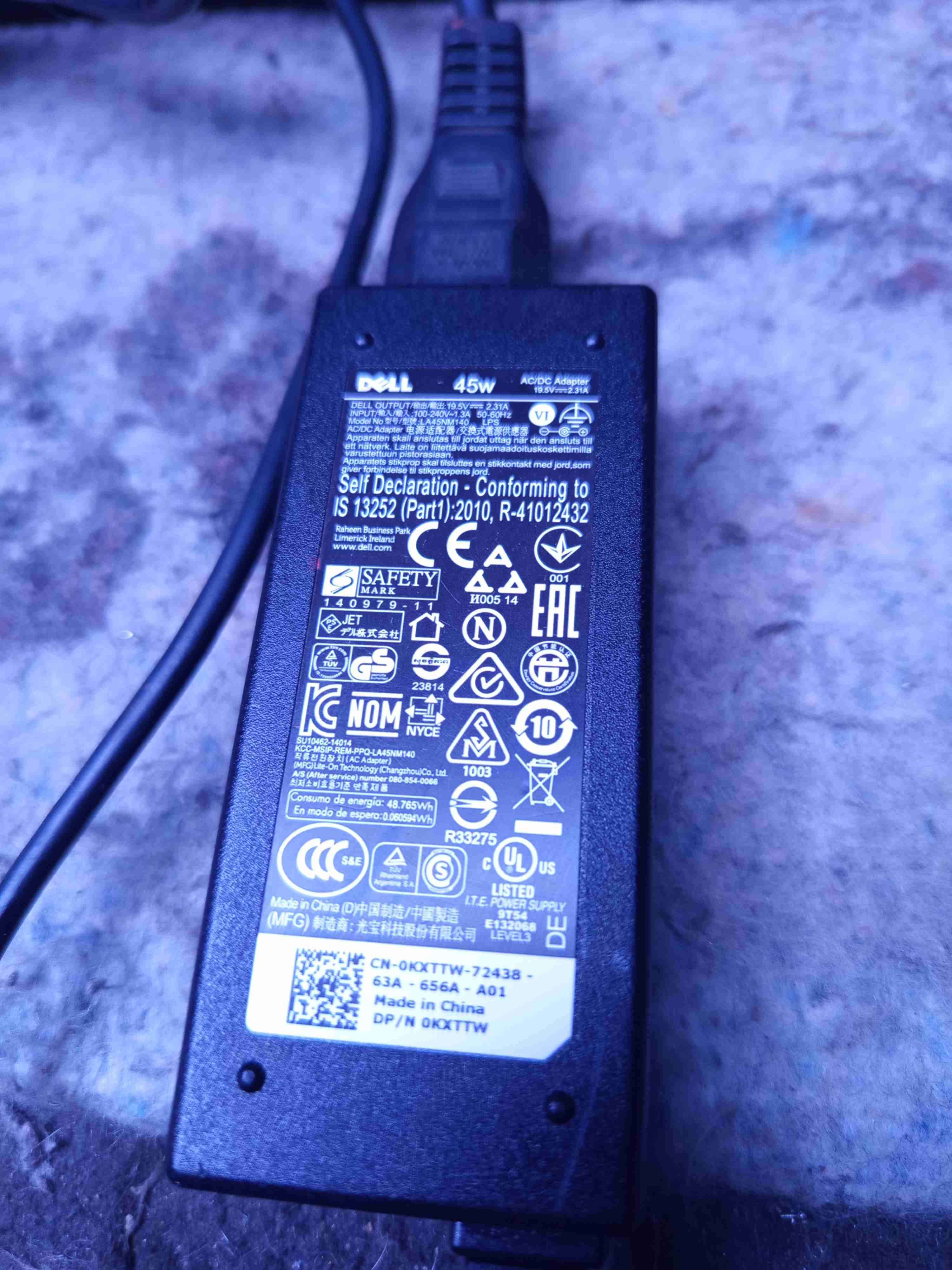 Cargador Dell 45W original punta fina aguja