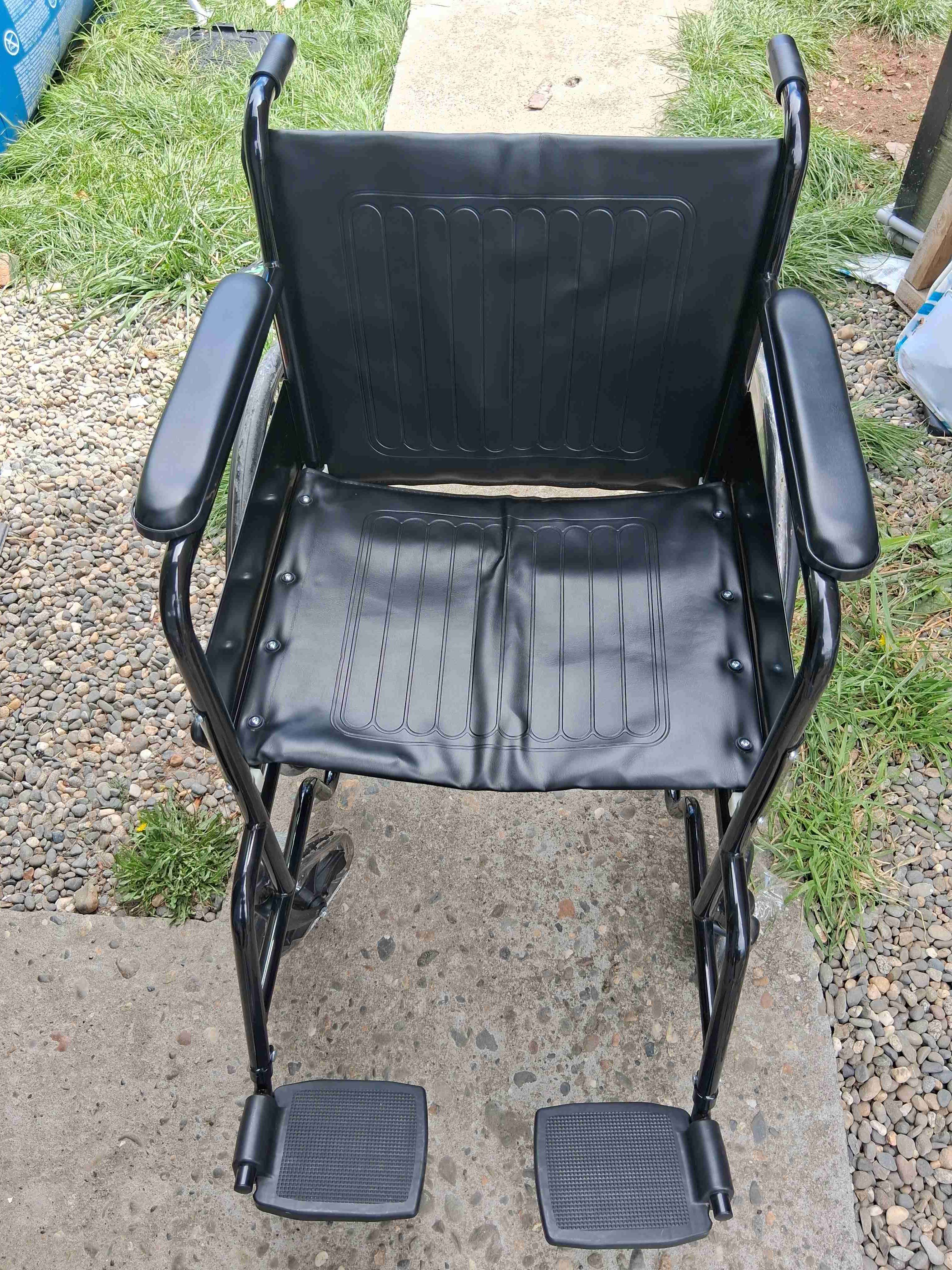 Silla de ruedas plegable negra - miniatura 2