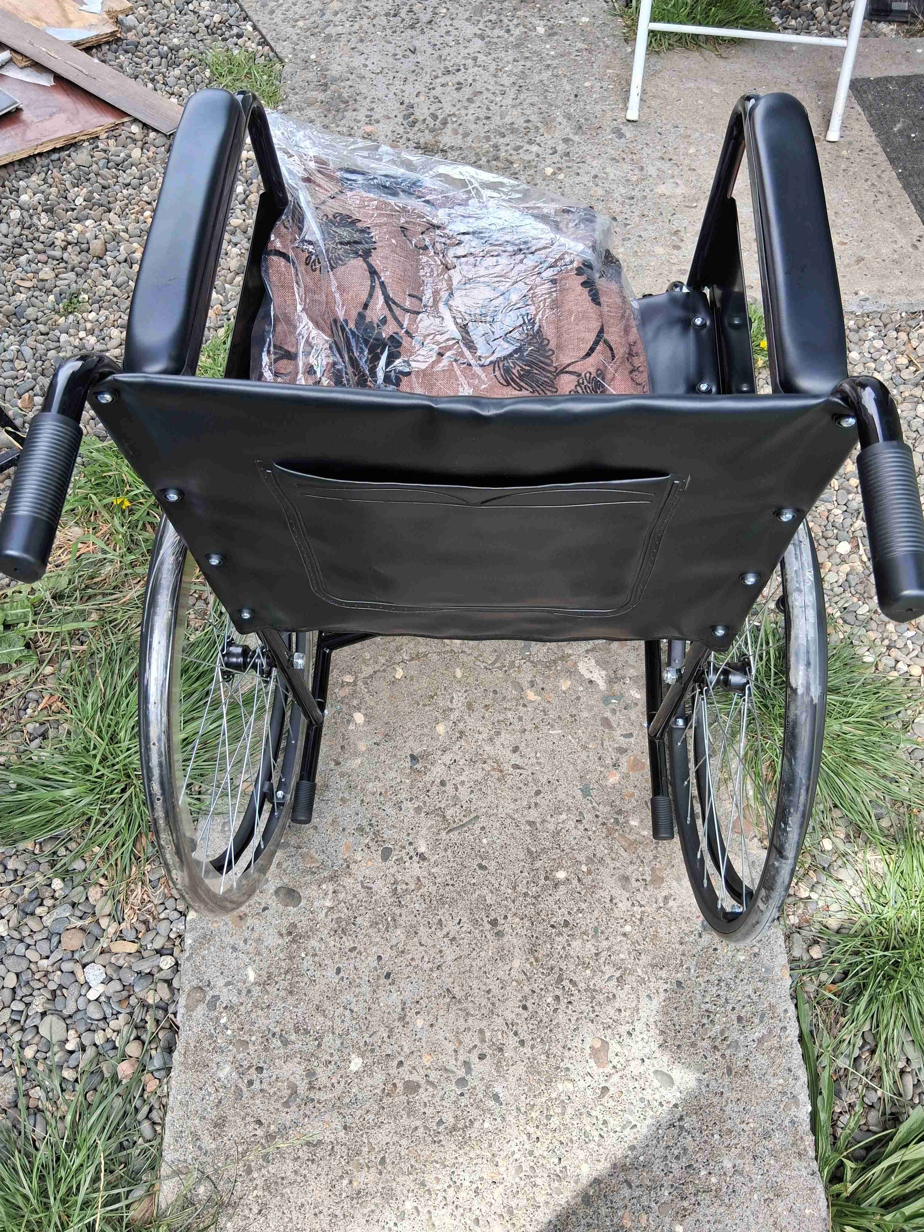 Silla de ruedas plegable negra - miniatura 4