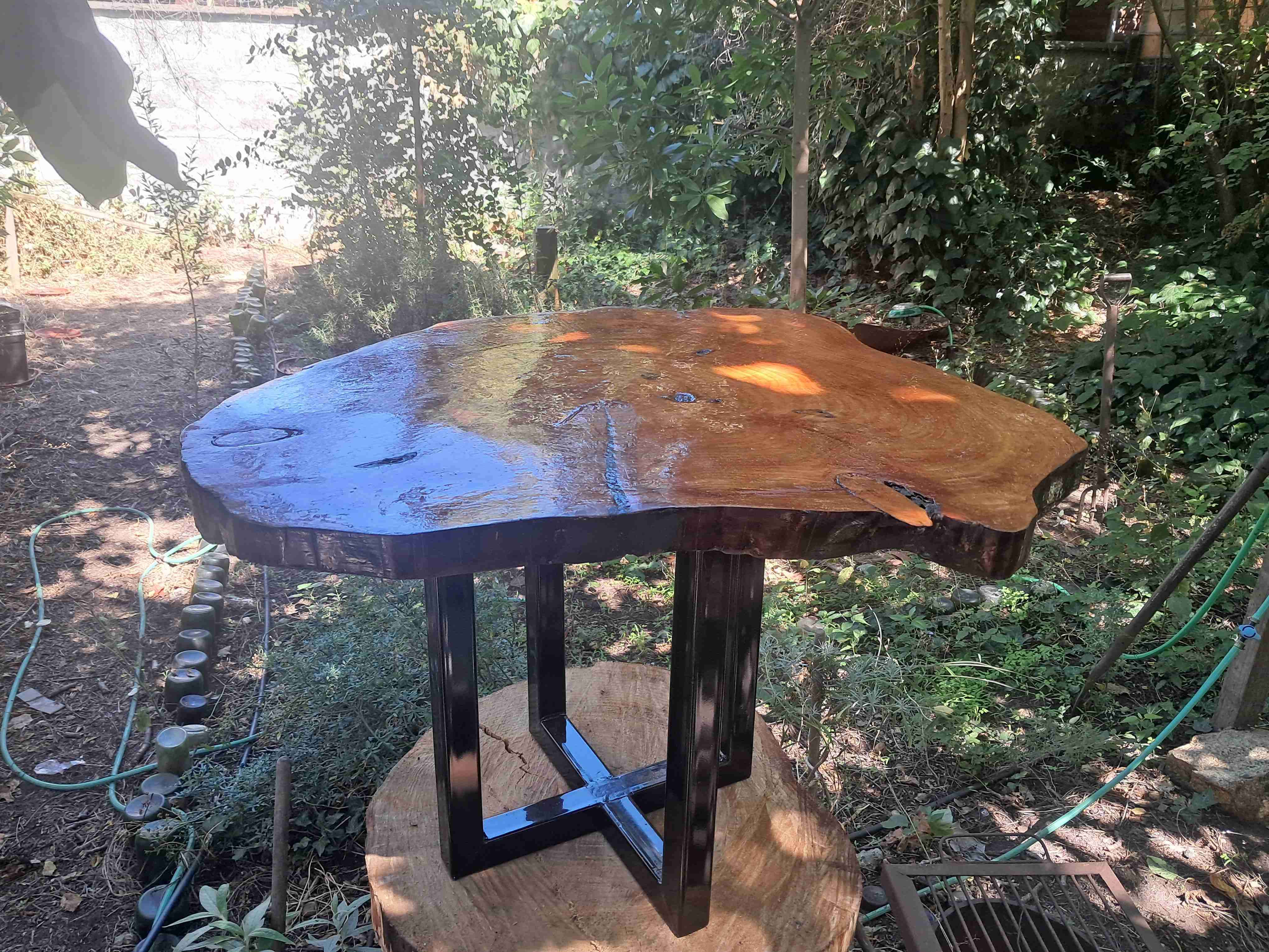 Mesa rústica de madera de Ciprés con base metalica - miniatura 2