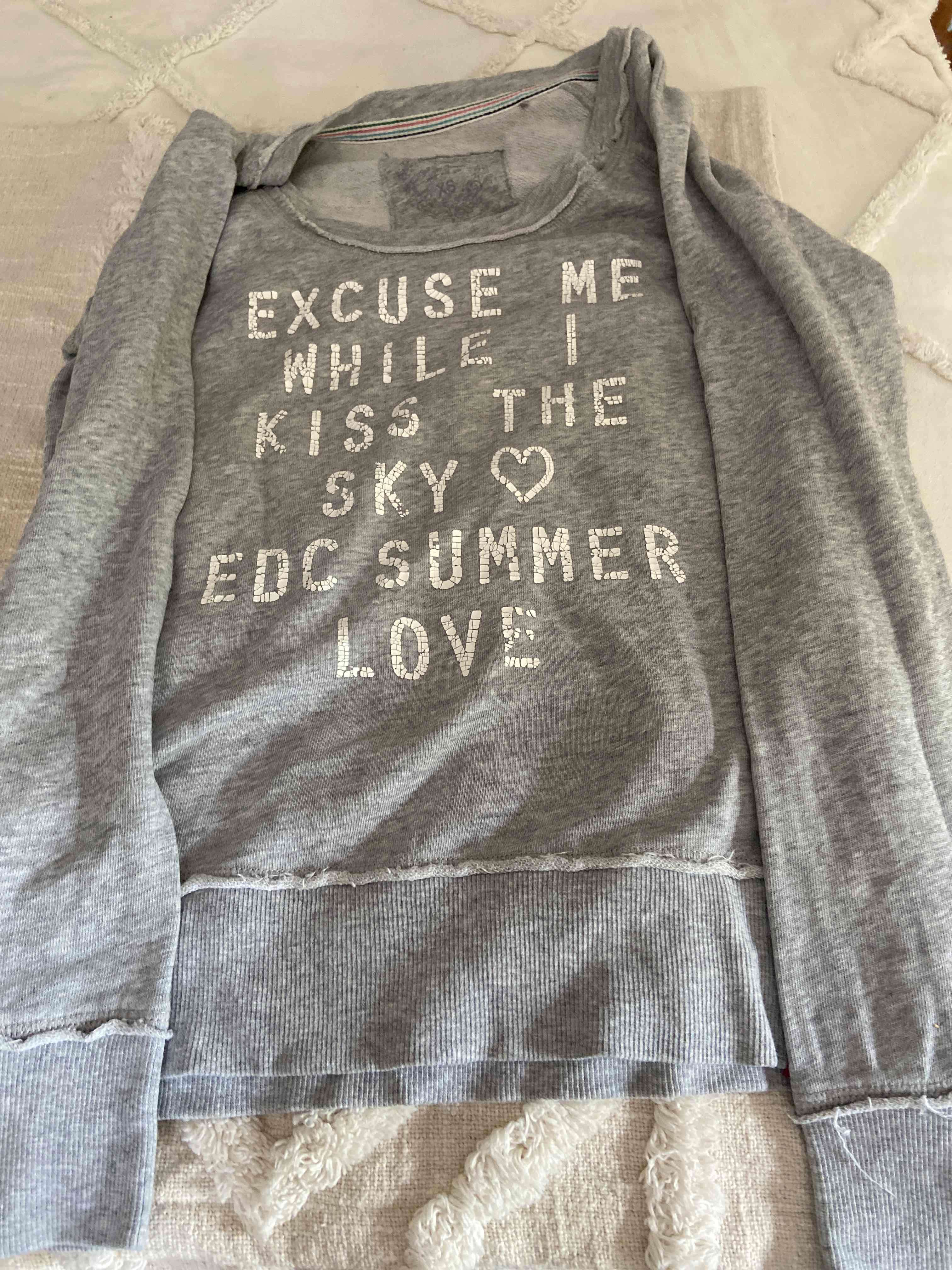 Polerón gris EDC con texto