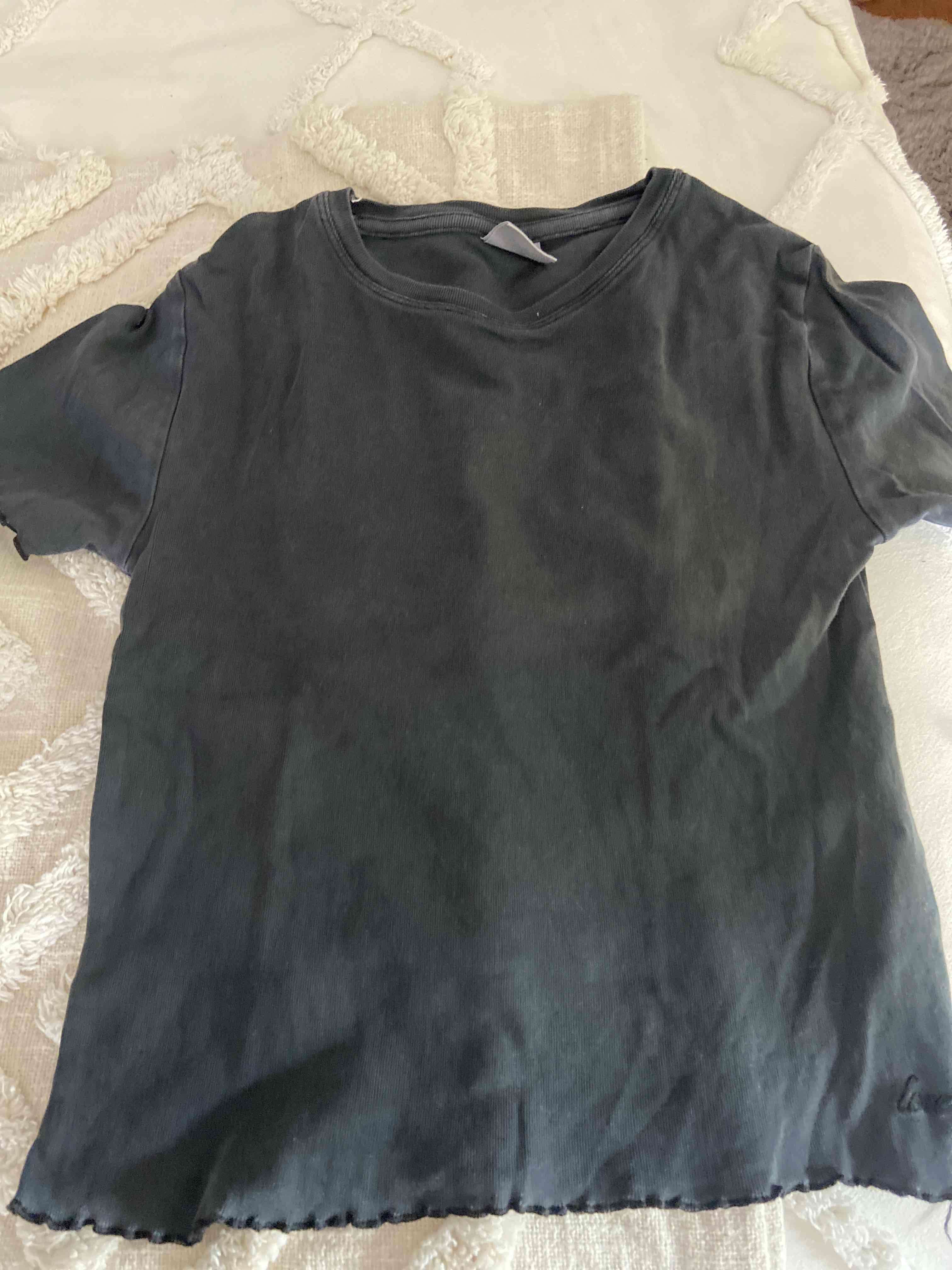 Polera negra básica