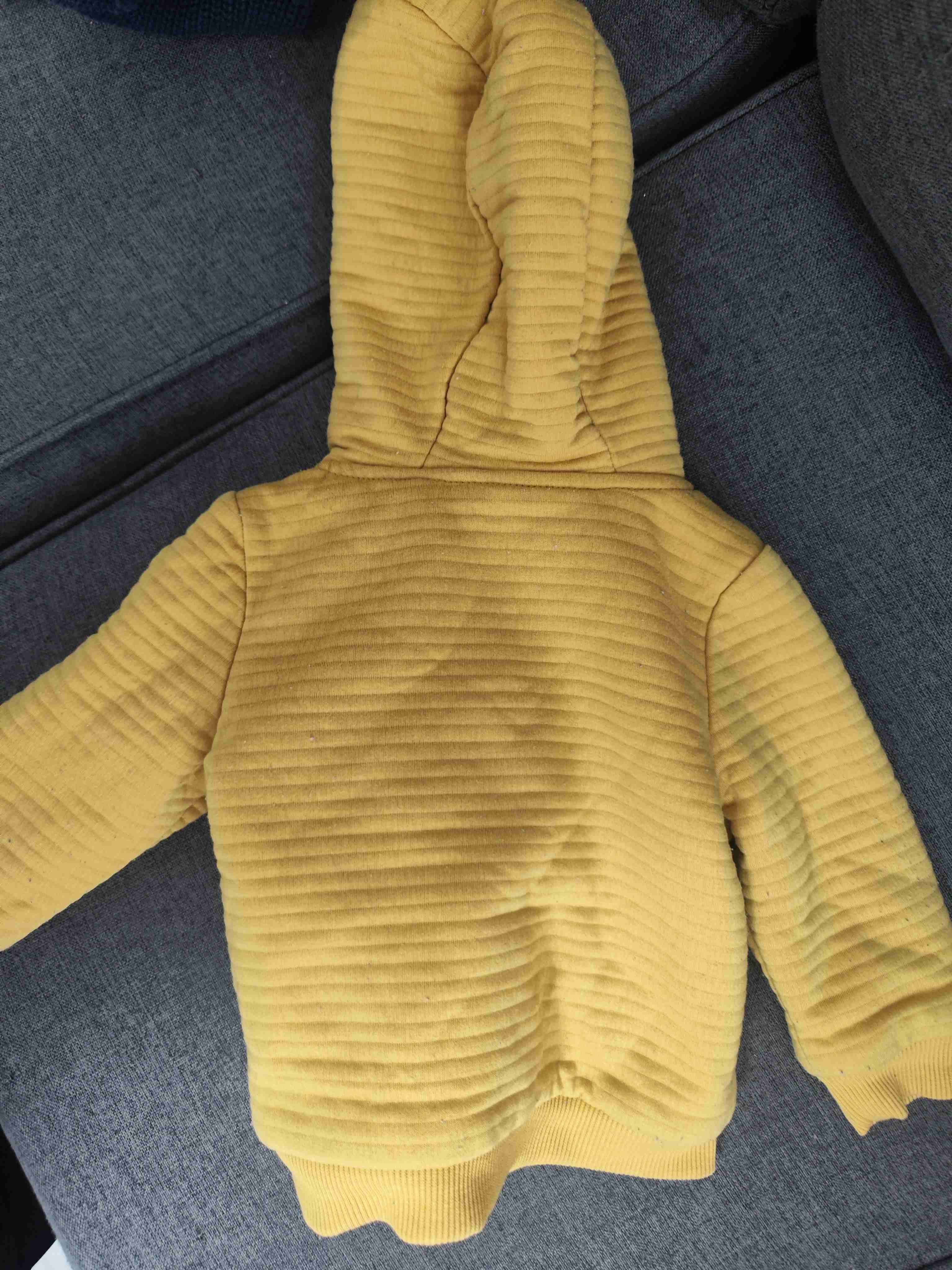 Polerón niño amarillo con gorro - miniatura 3