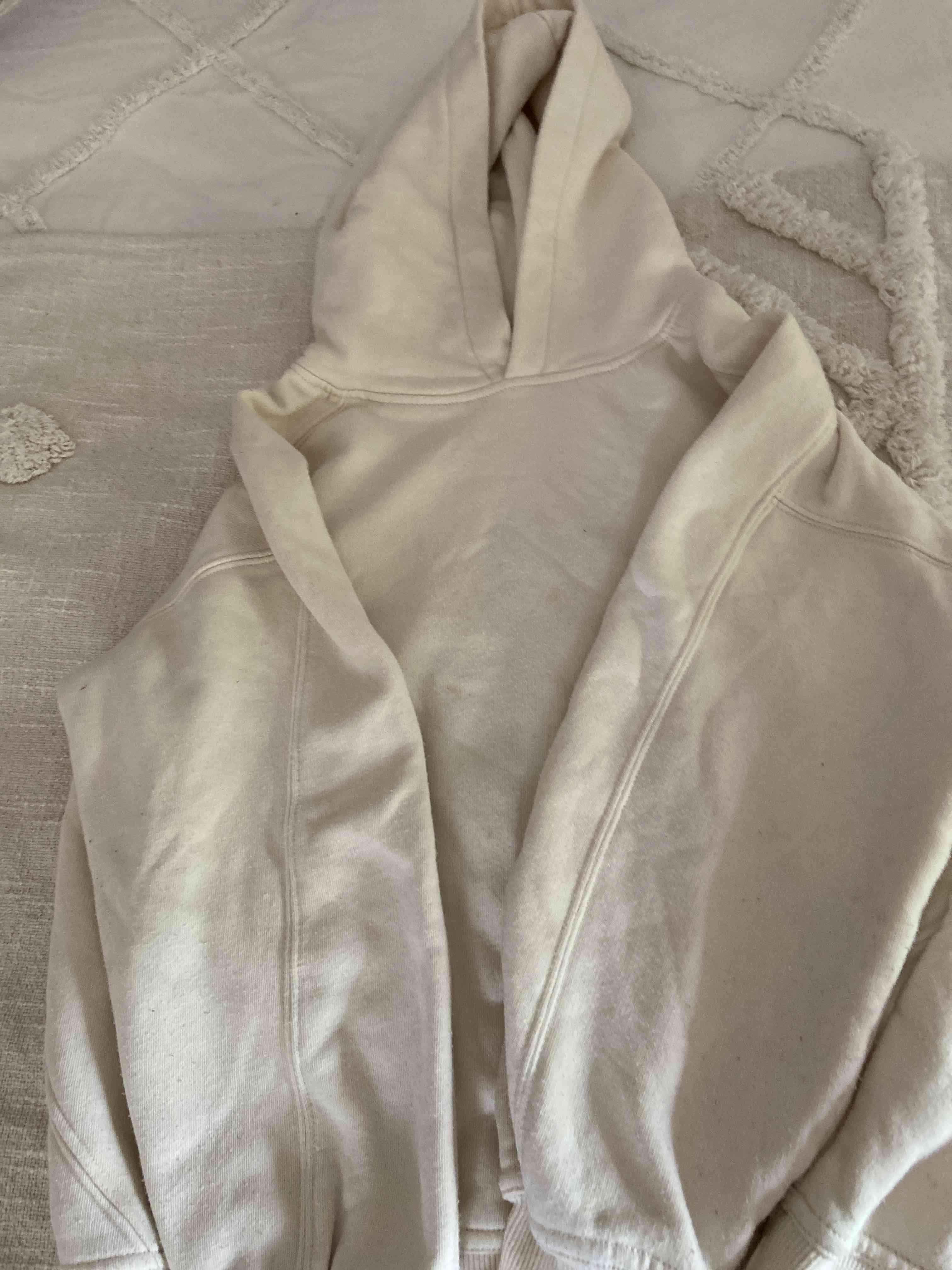 Polerón con capucha beige