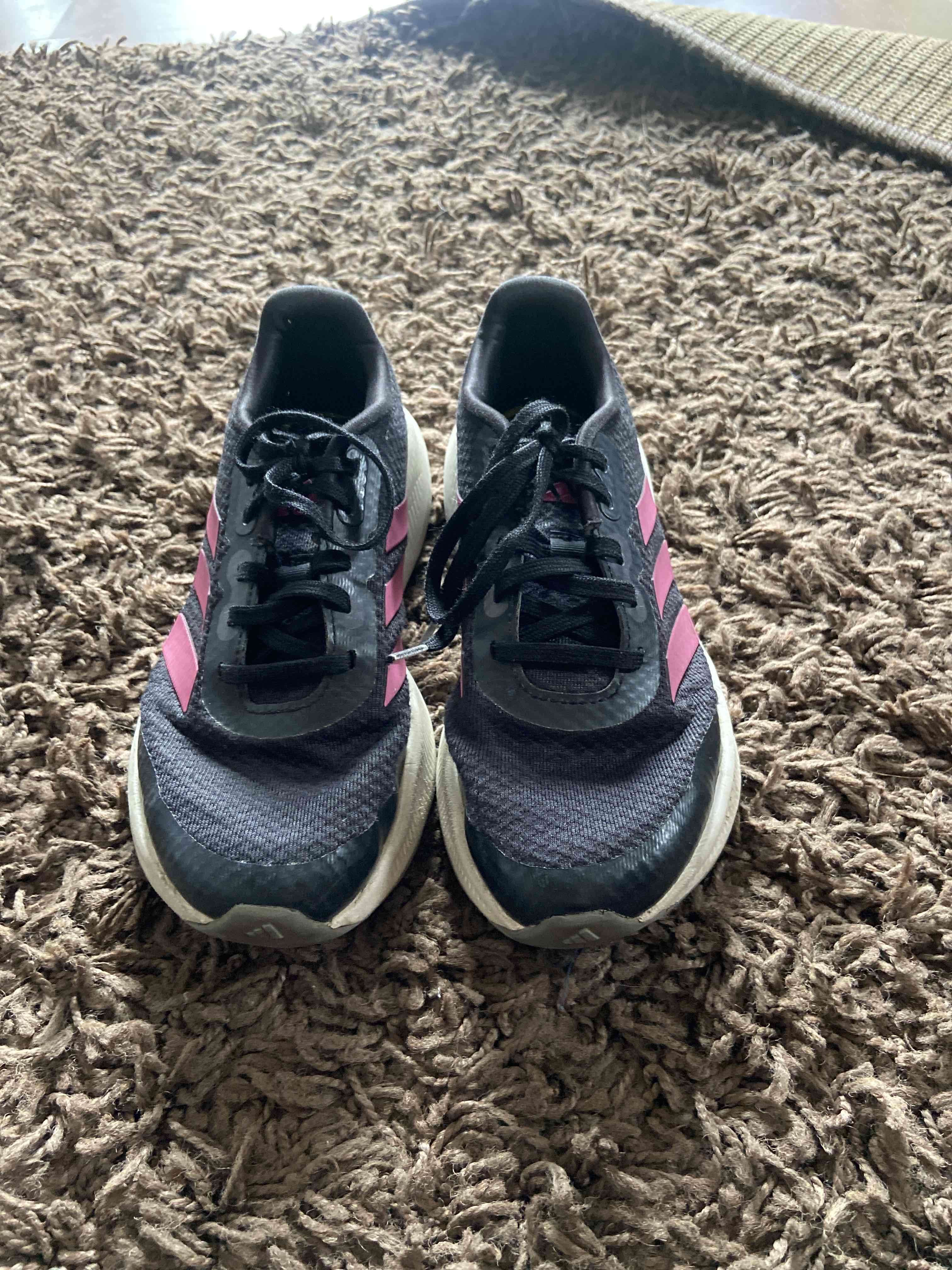 Zapatillas deportivas negras y rosadas Adidas