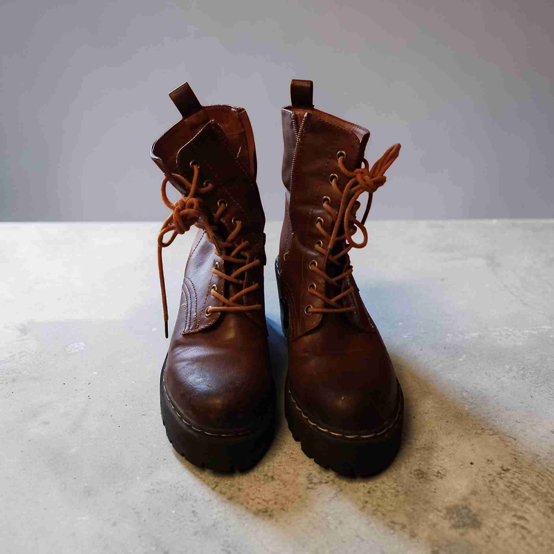 Botas marrón con plataforma marca Chalada N°38 - miniatura 2