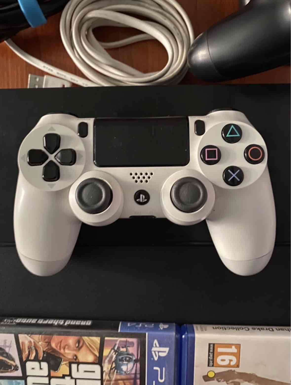 Consola PS4 con juegos y control - miniatura 4