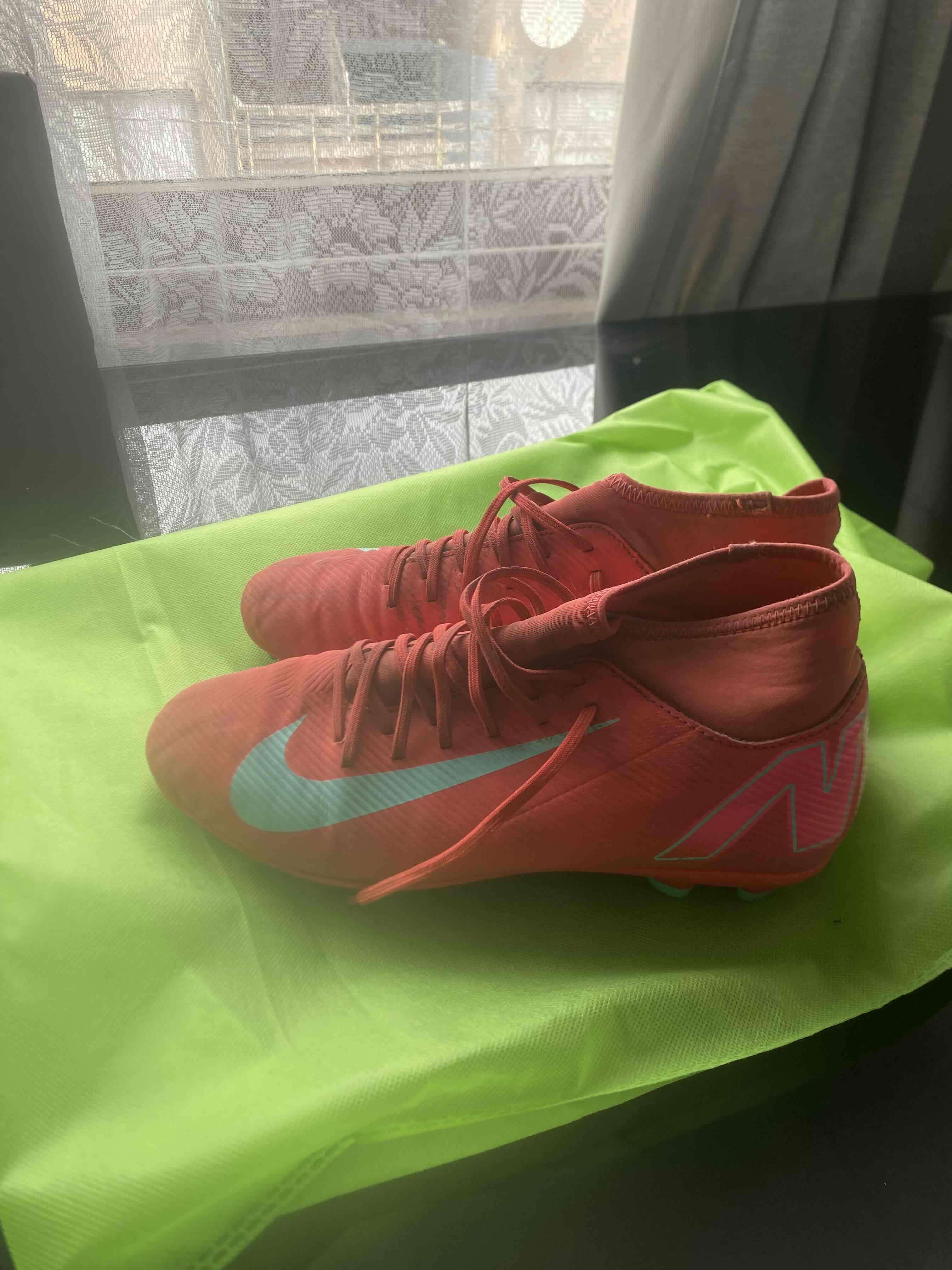 Zapatos de fútbol rojos y celestes - miniatura 5