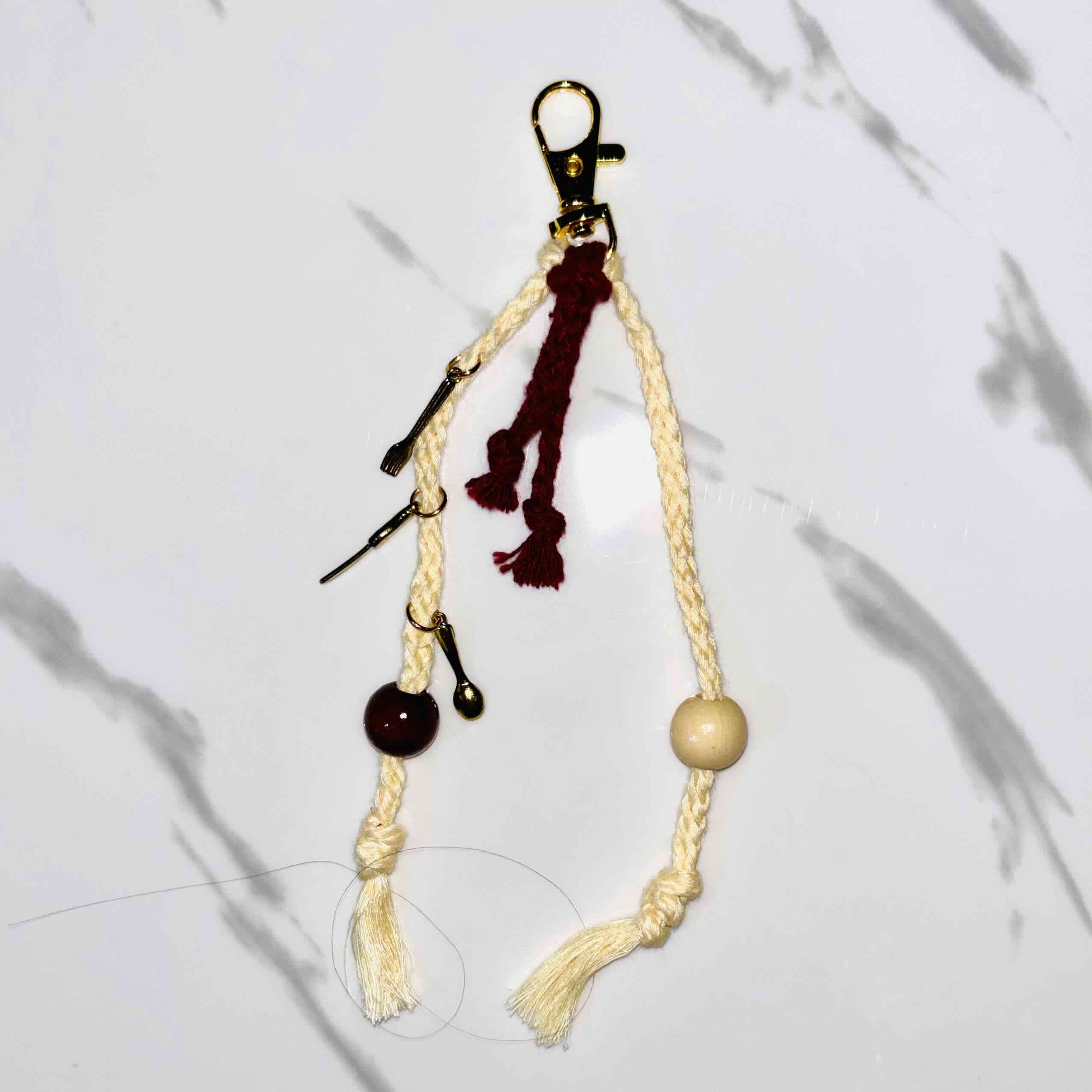 Llavero de cinta y cuentas - miniatura 4