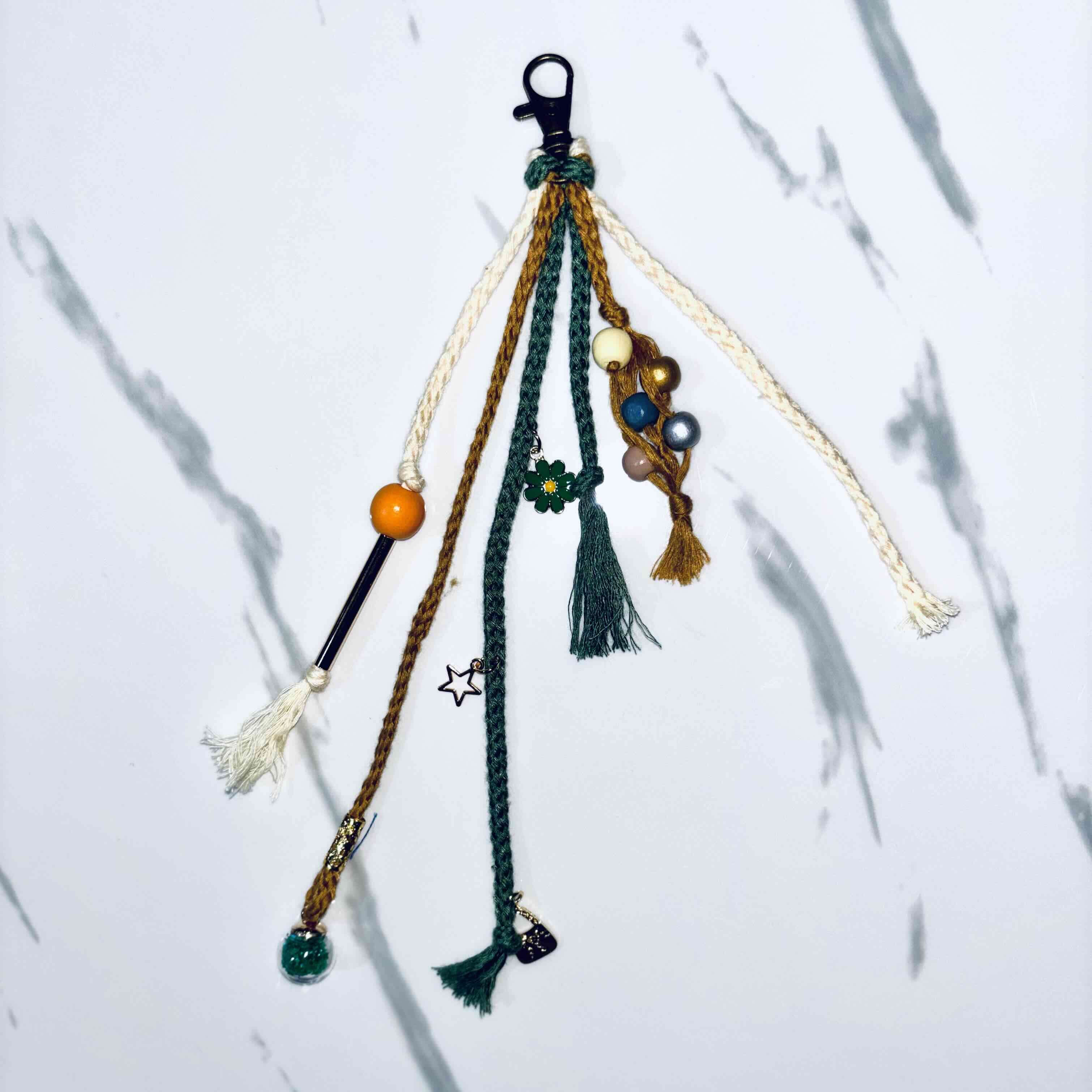 Llavero de cinta y cuentas - miniatura 6