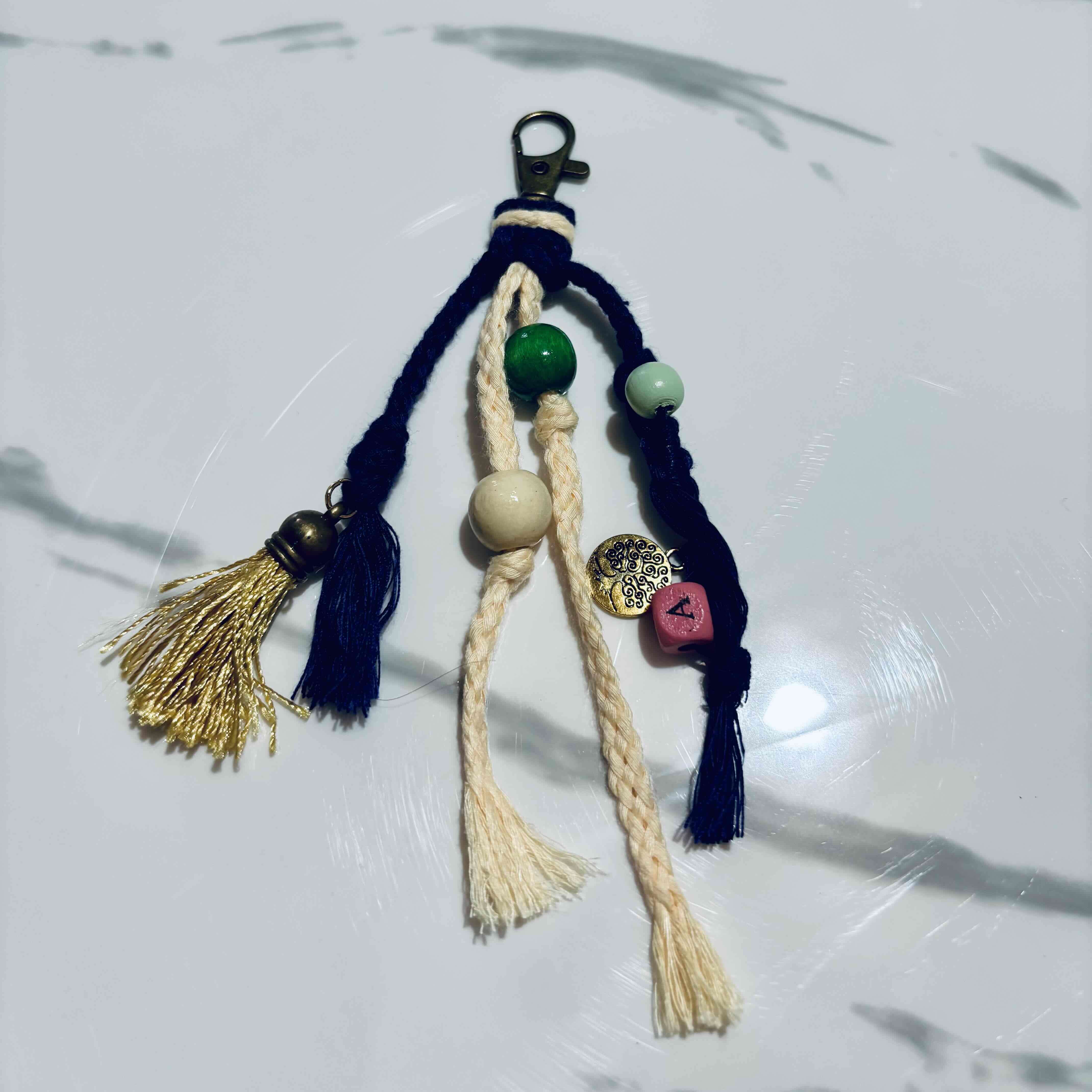 Llavero con abalorios coloridos - miniatura 2