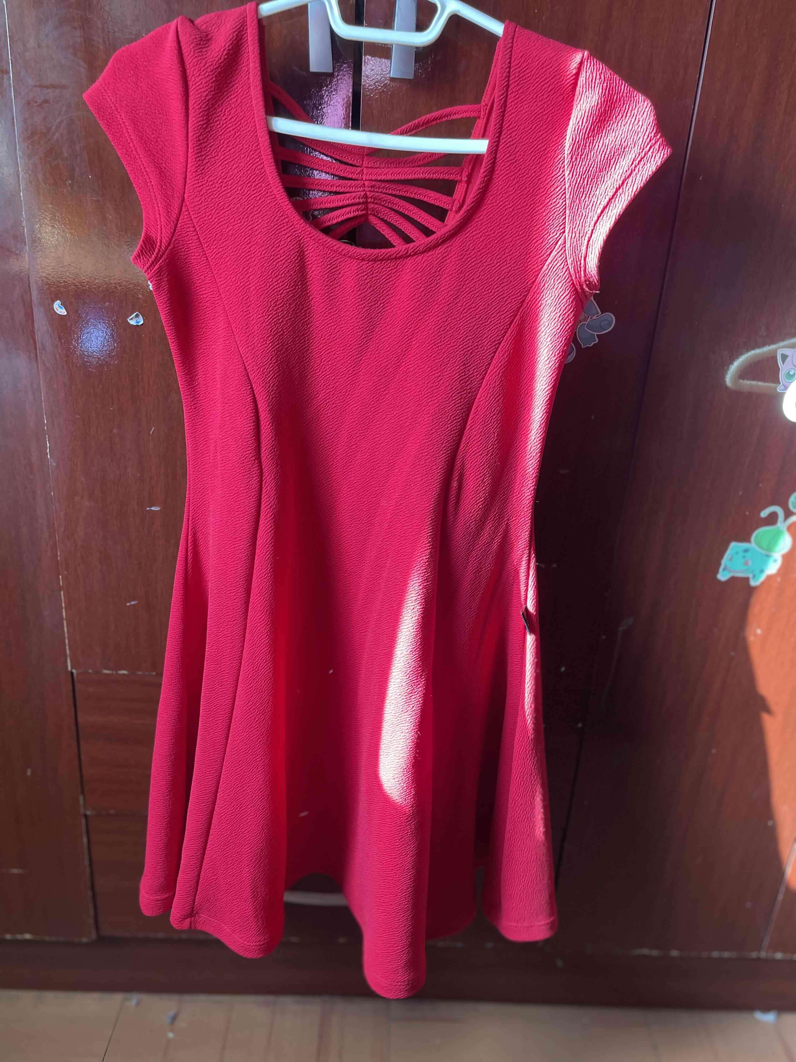 Vestido rojo elegante y de color