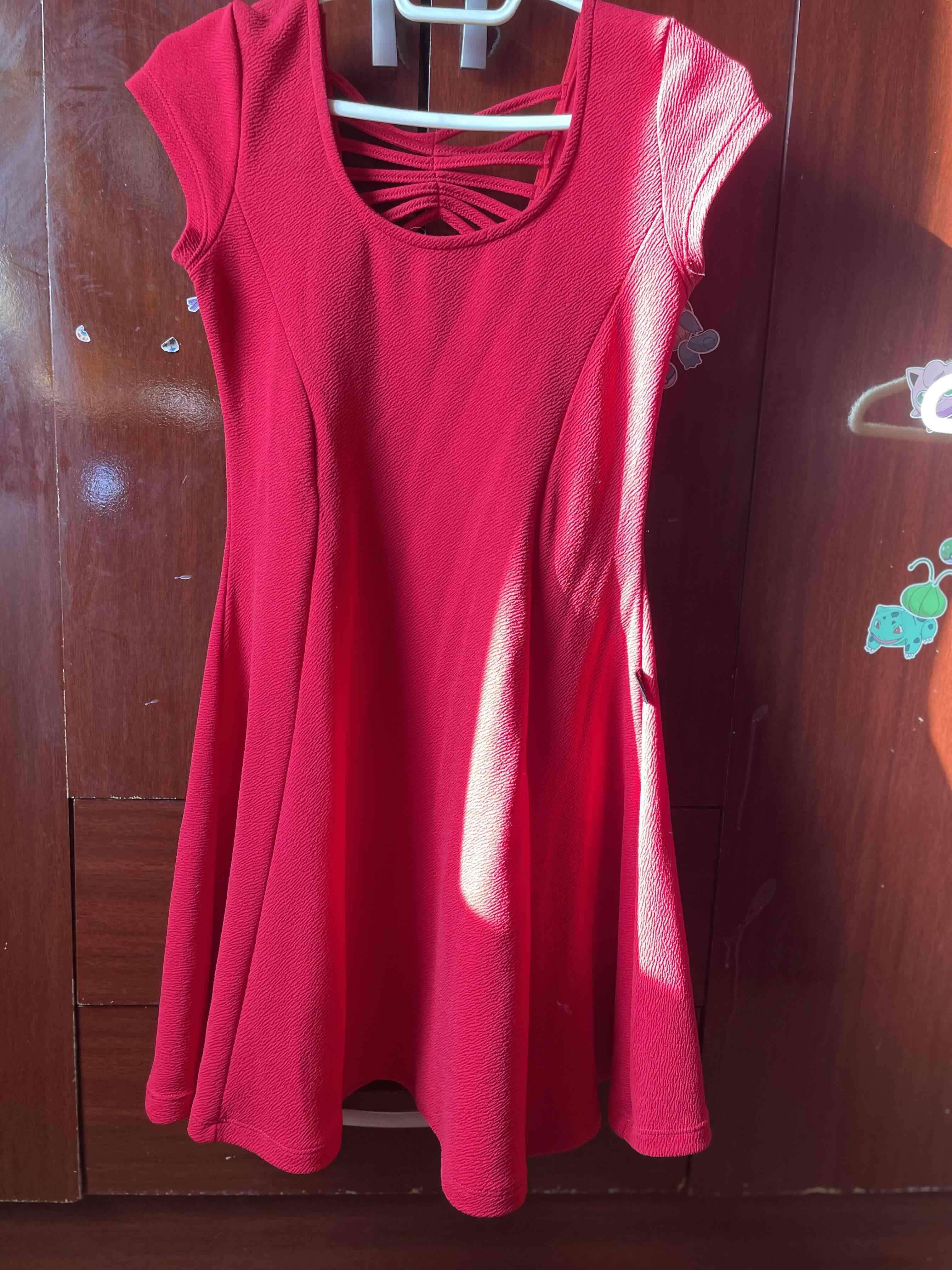 Vestido rojo elegante y de color - miniatura 2