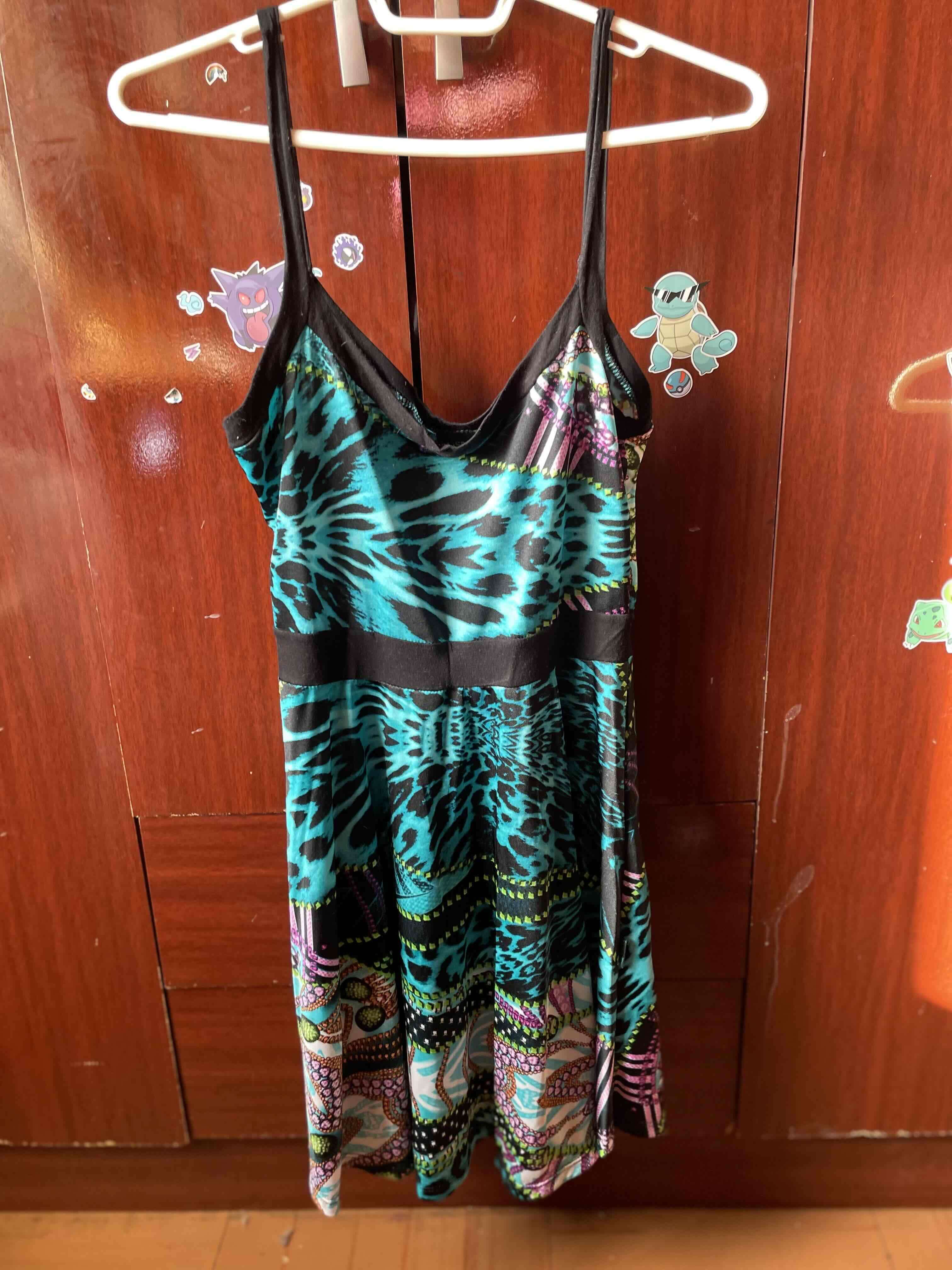 Vestido rojo elegante y de color - miniatura 4