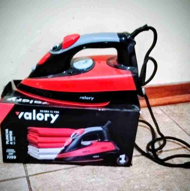 Plancha a vapor Valory roja