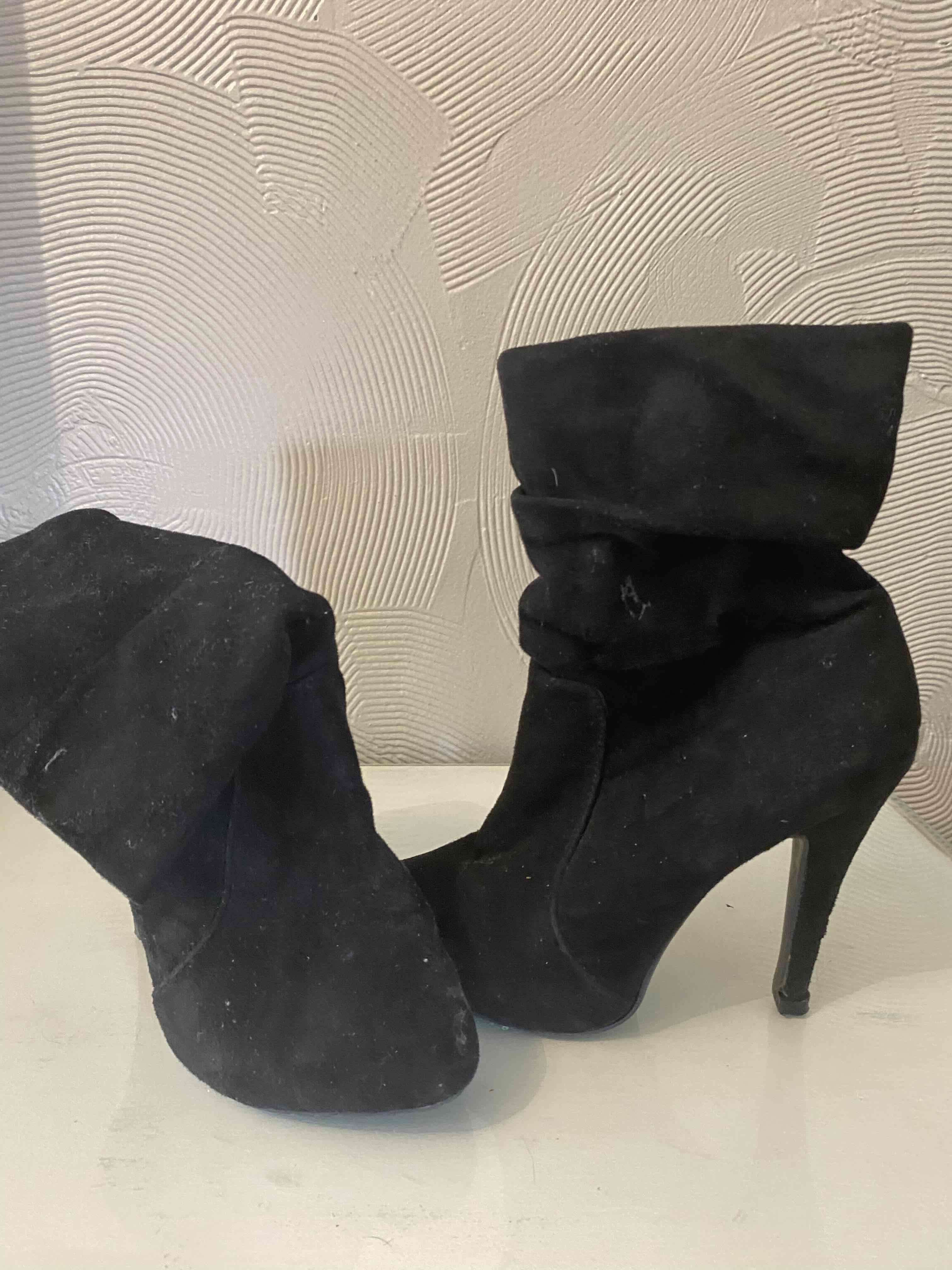 Botín negro de tacón alto - miniatura 2