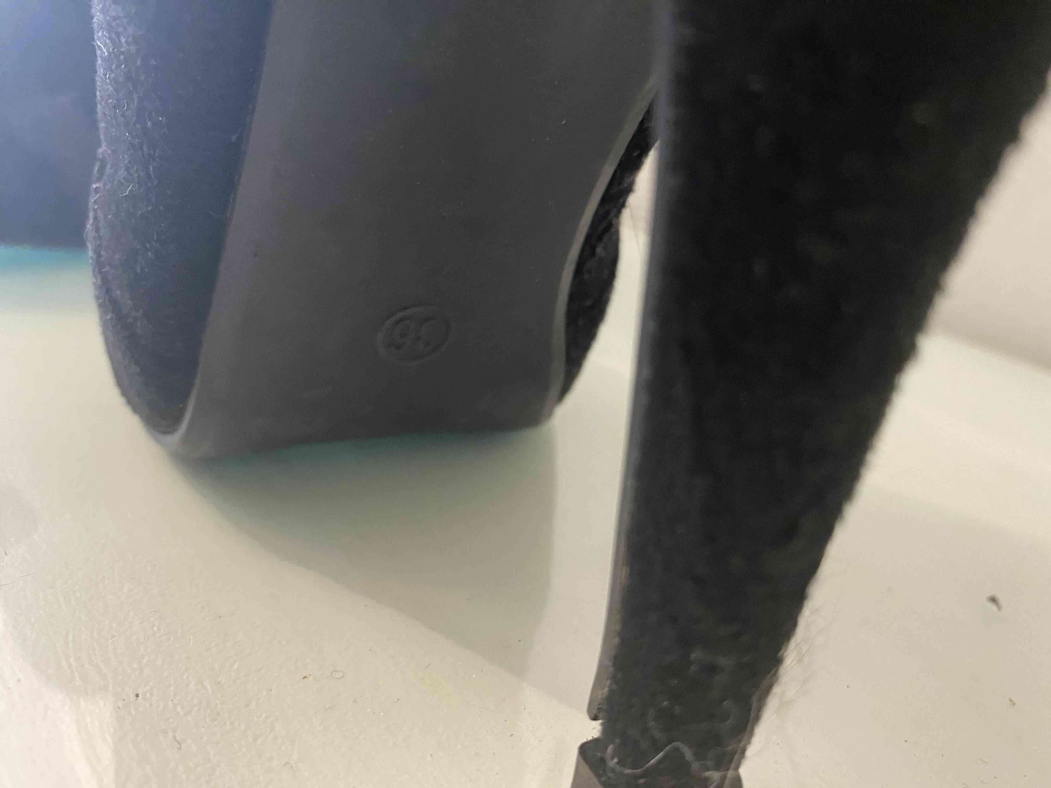 Botín negro de tacón alto - miniatura 4