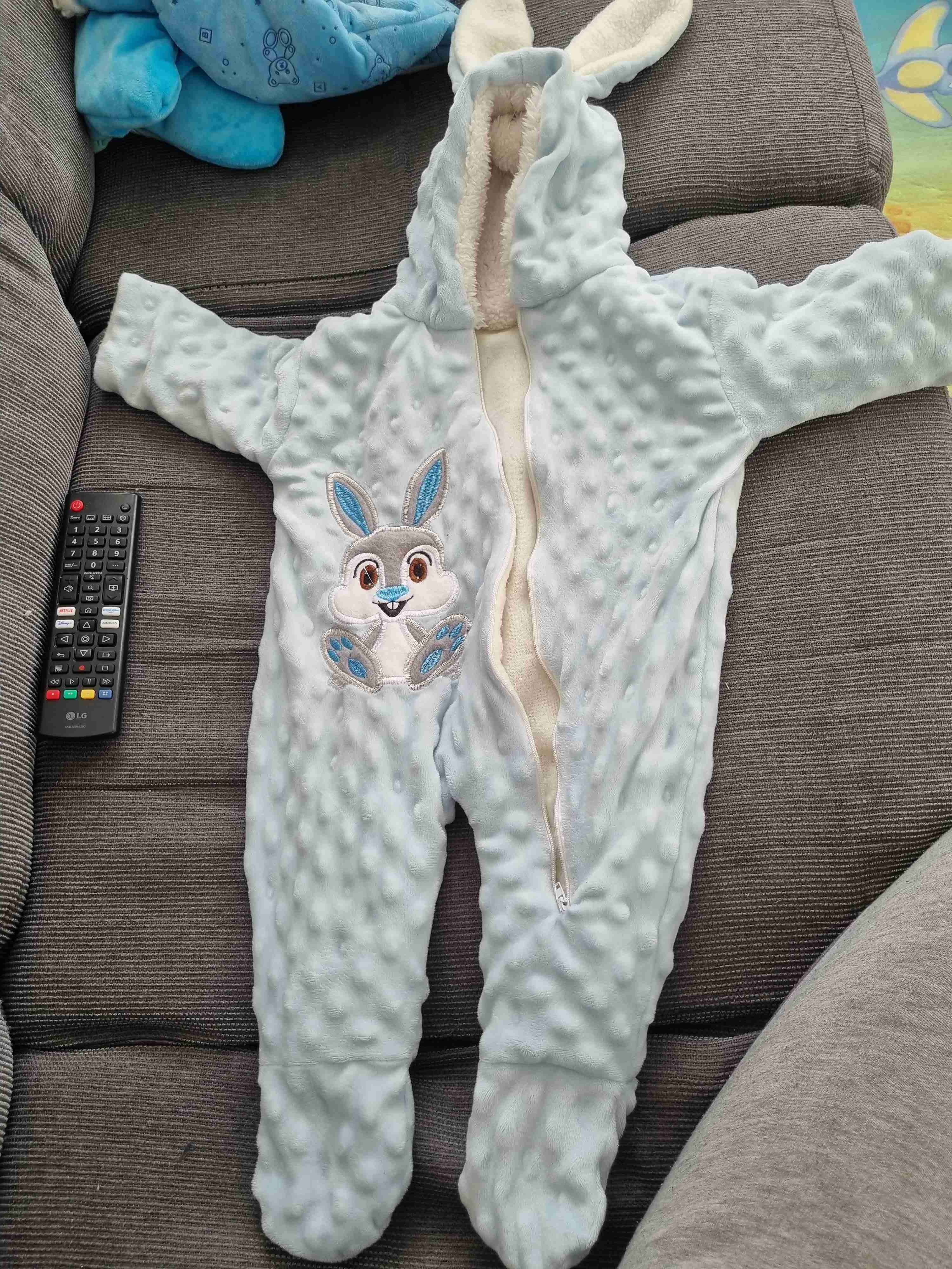 Enterito de bebé con orejas