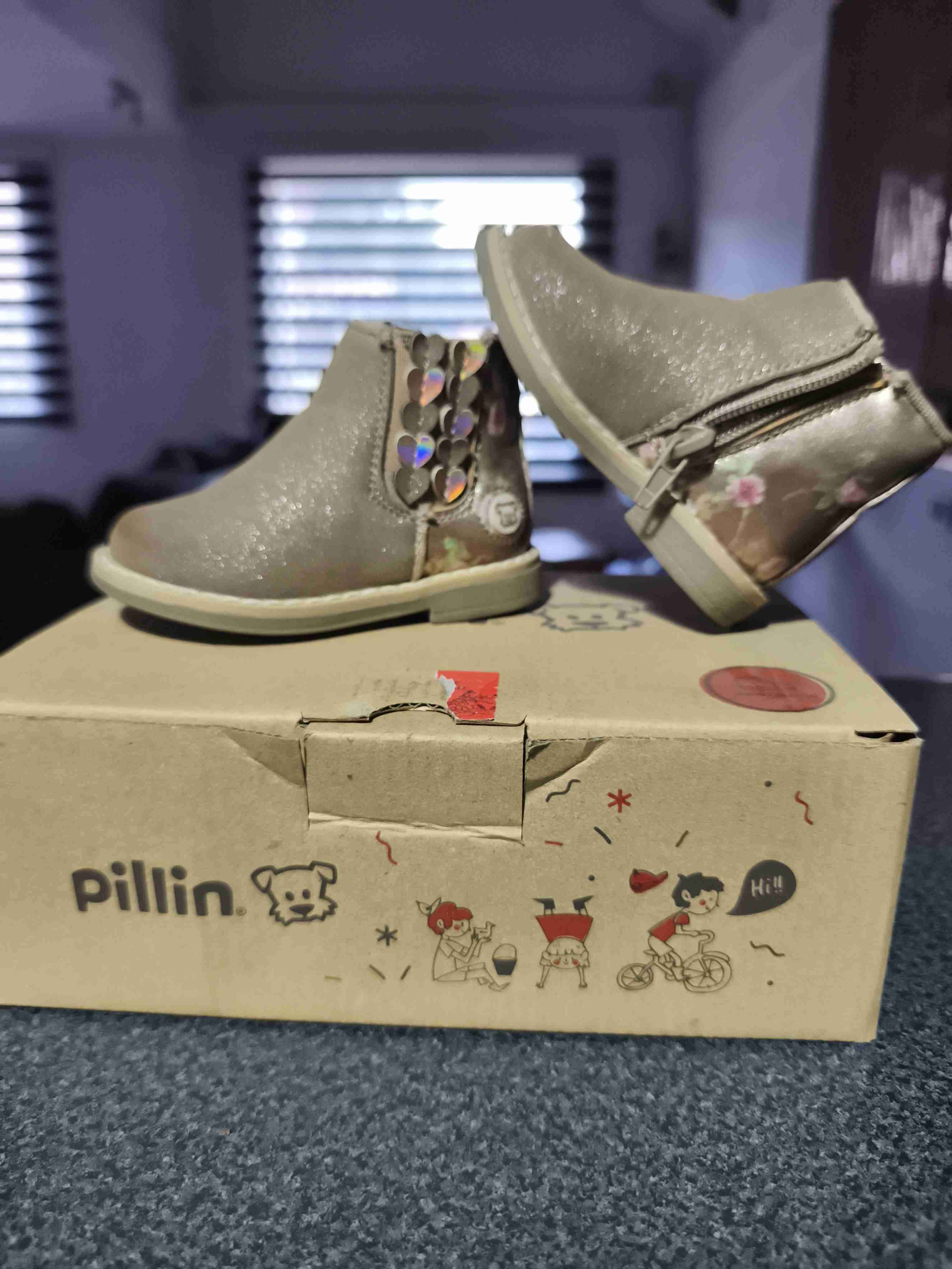 Botines infantiles brillantes