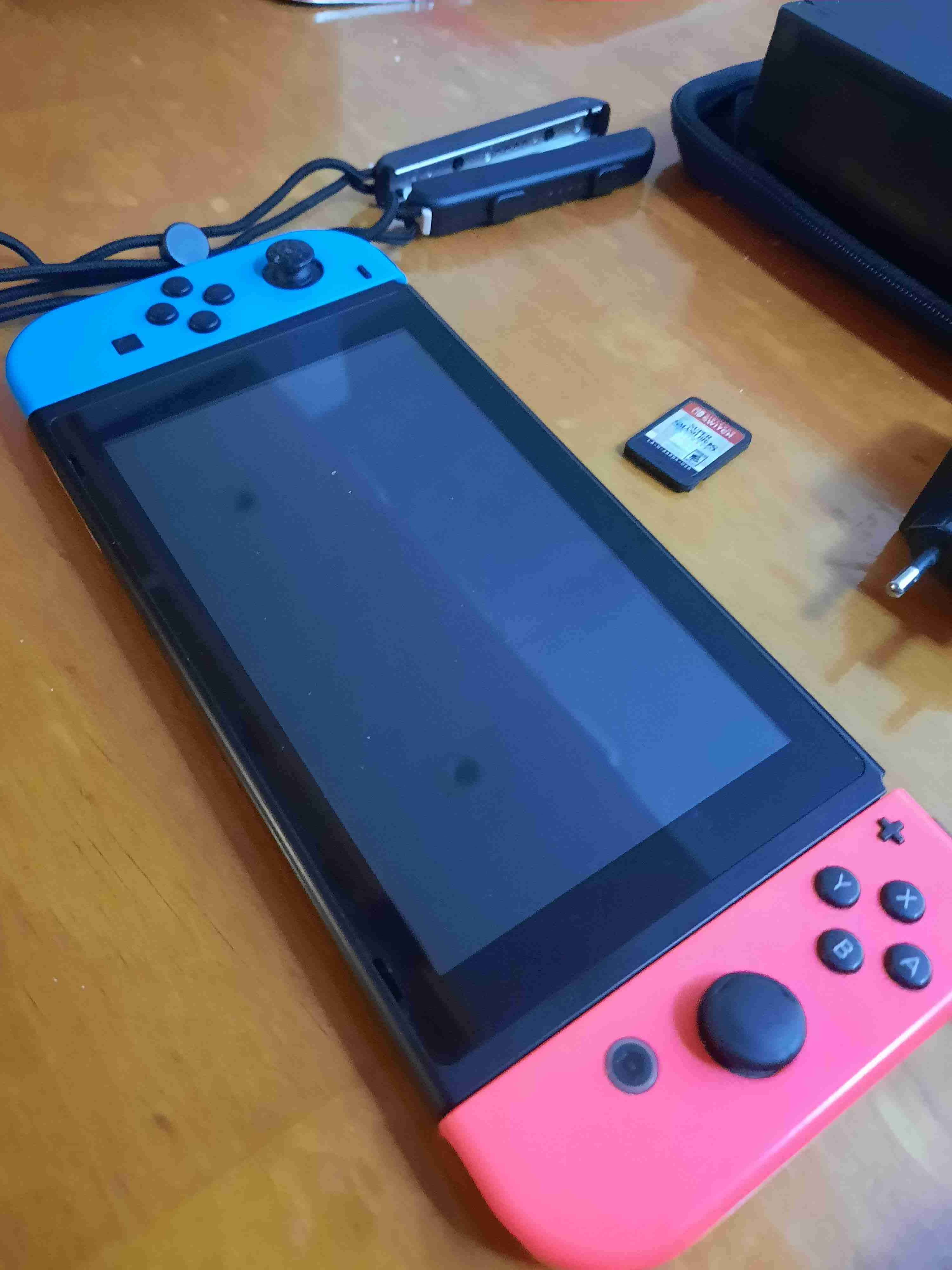 Nintendo Switch con accesorios - miniatura 3