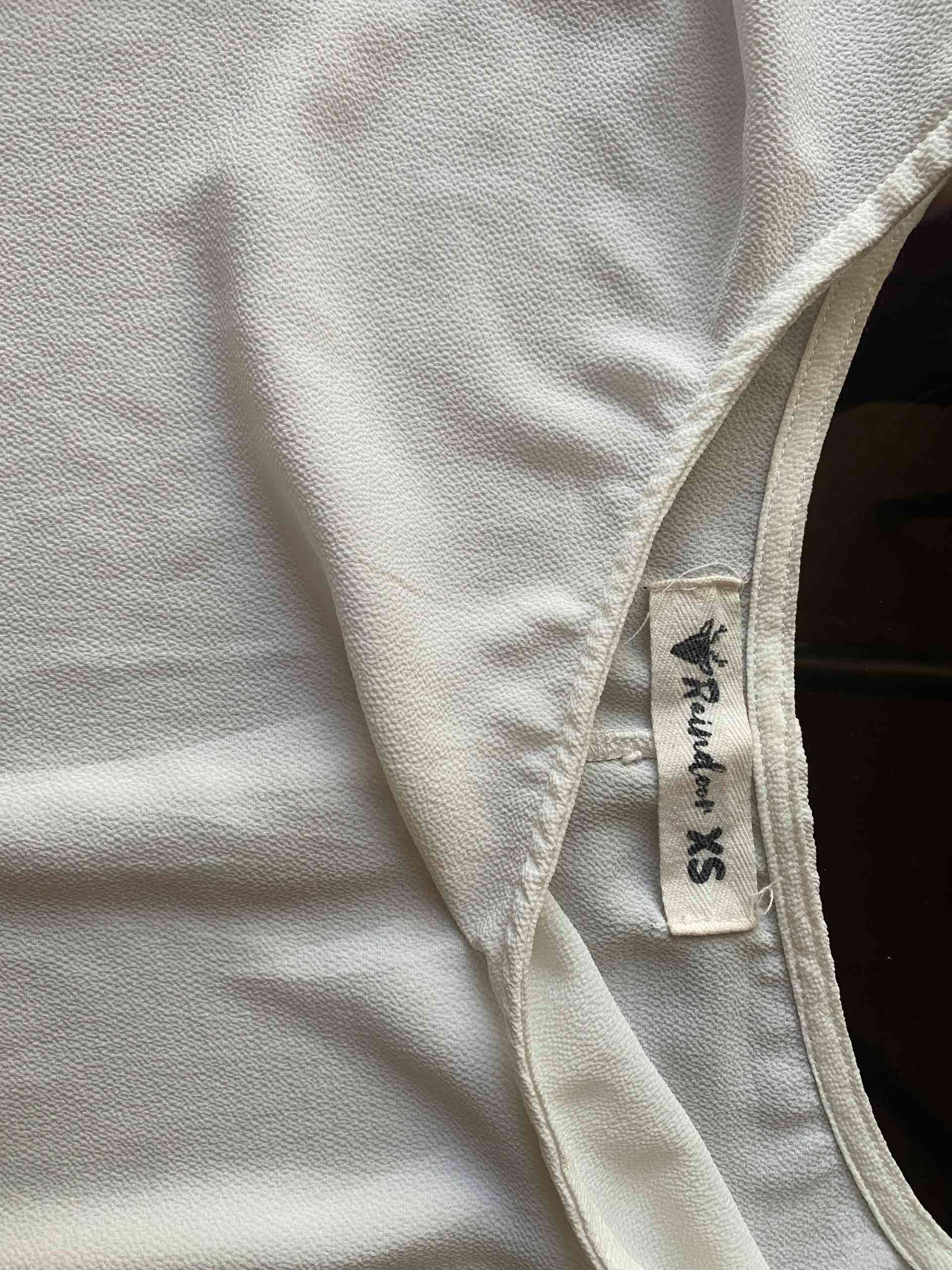 Blusa blanca elegante - miniatura 2