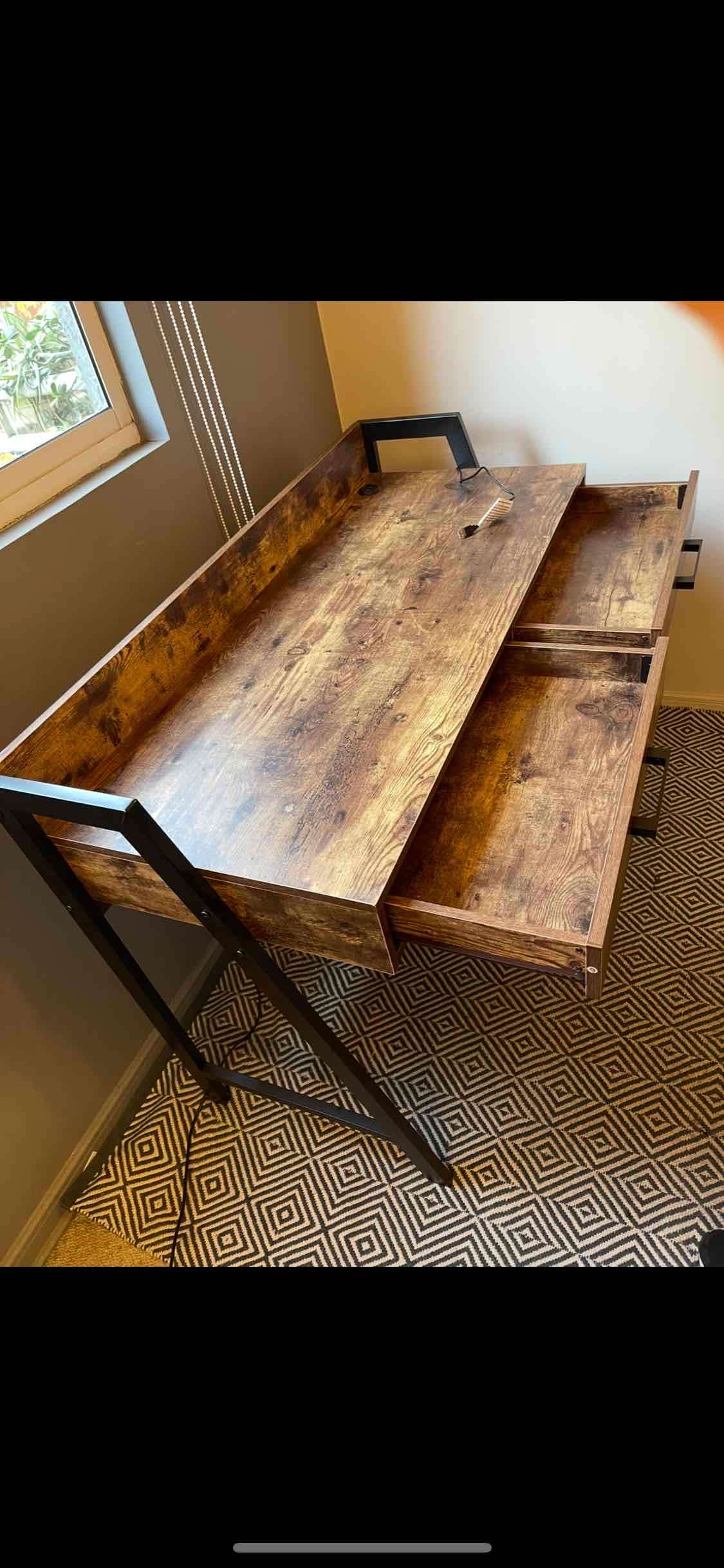 Escritorio de madera rocky en perfecto estado - miniatura 3