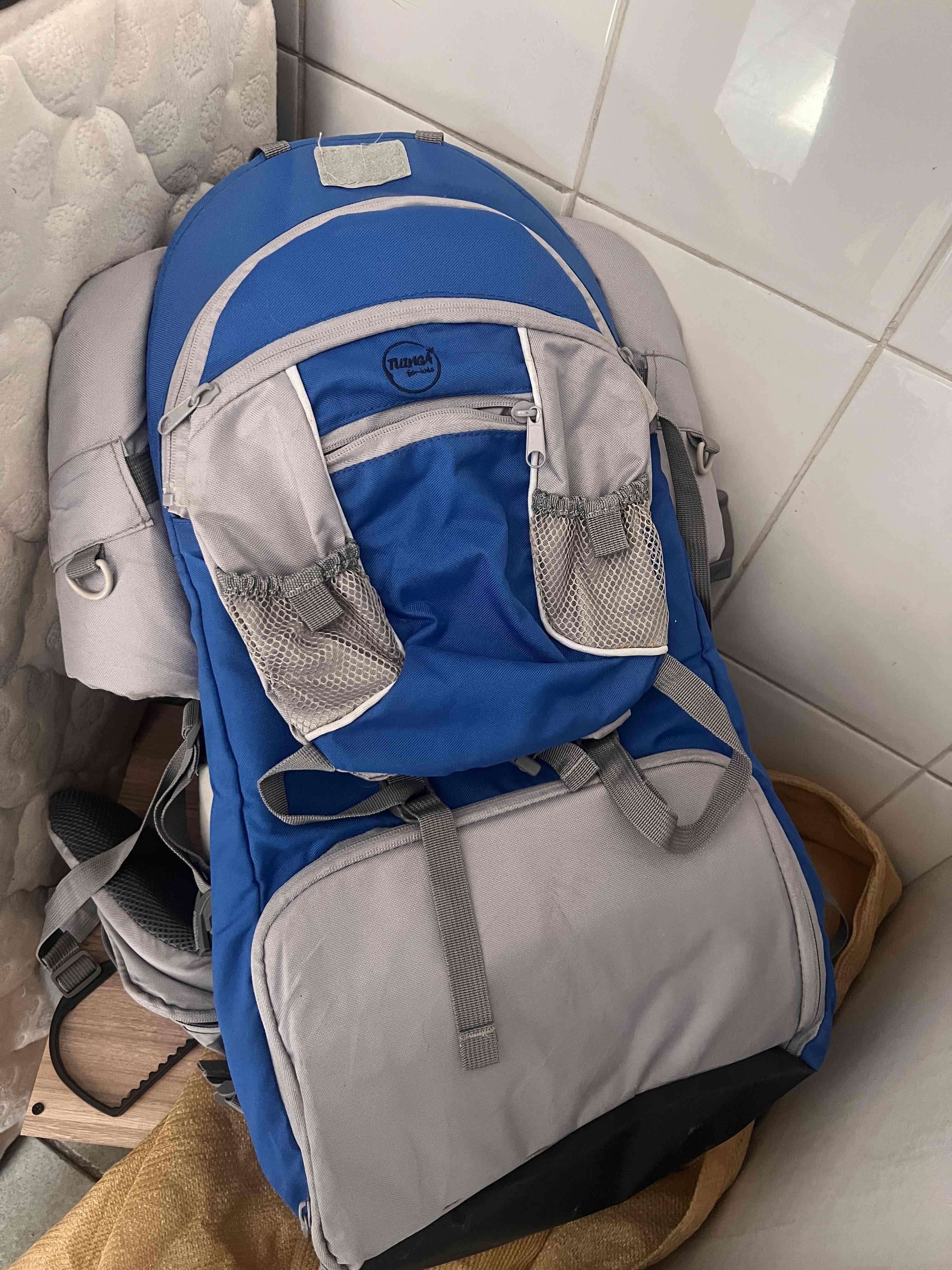 Mochila porta bebé azul y gris - miniatura 2