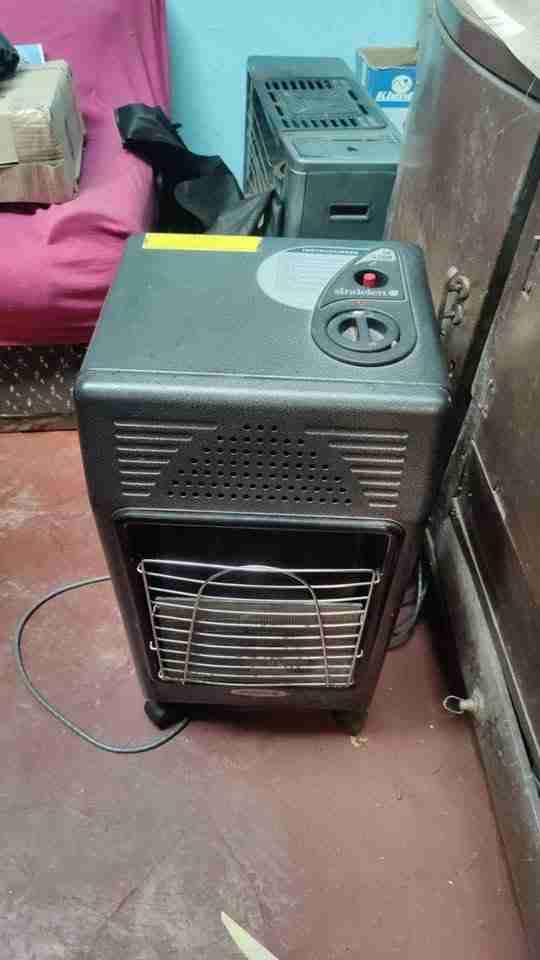 Estufa a gas negra - miniatura 2