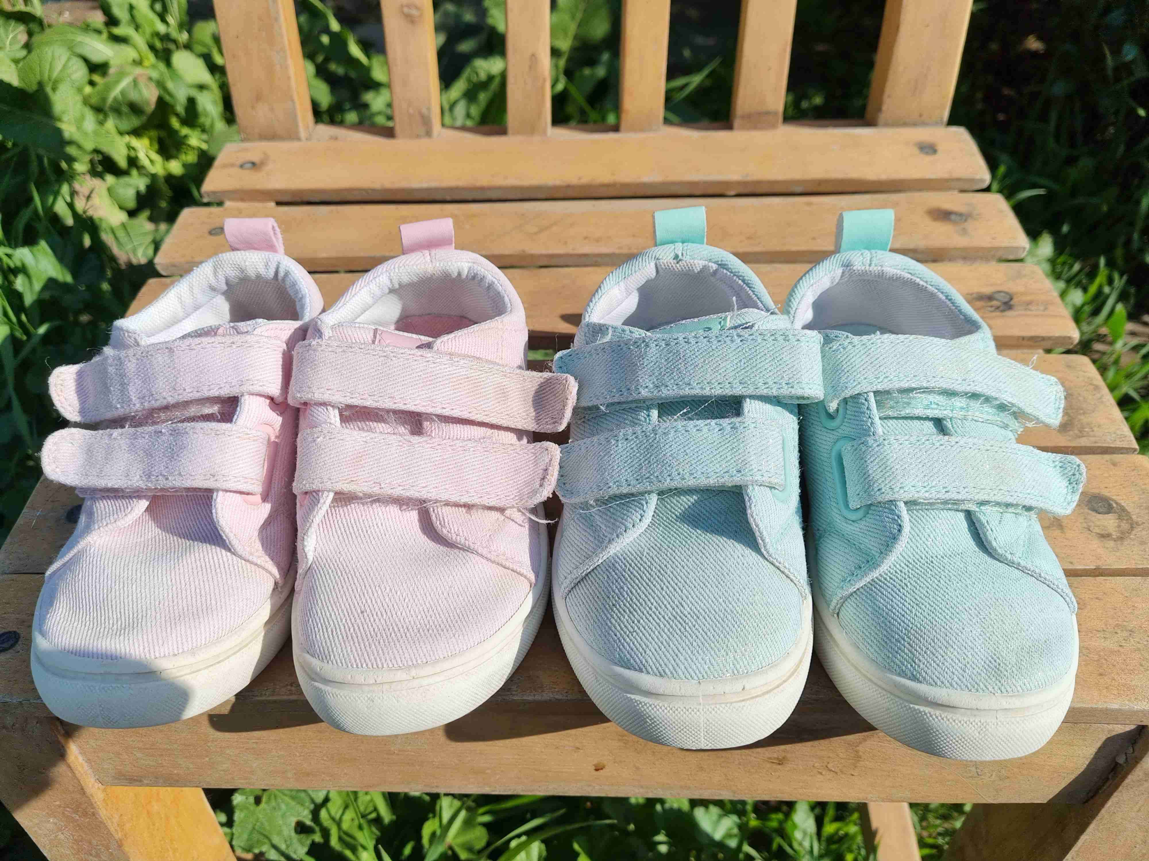 Zapatilla de niña rosados y celestes